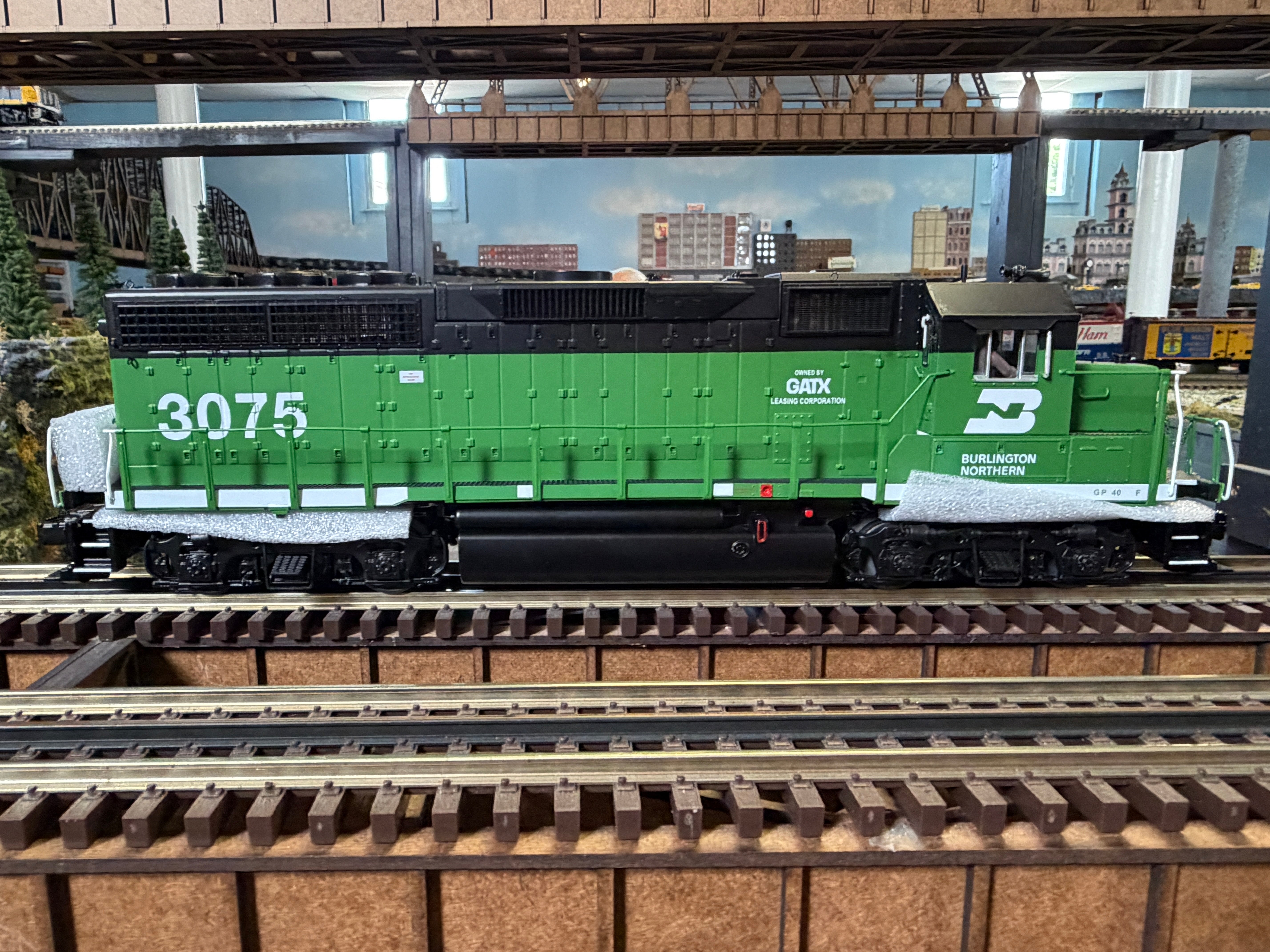 Atlas O 30138569 - Premier - GP40 Diesel Locomotive "Burlington Northern" #3081