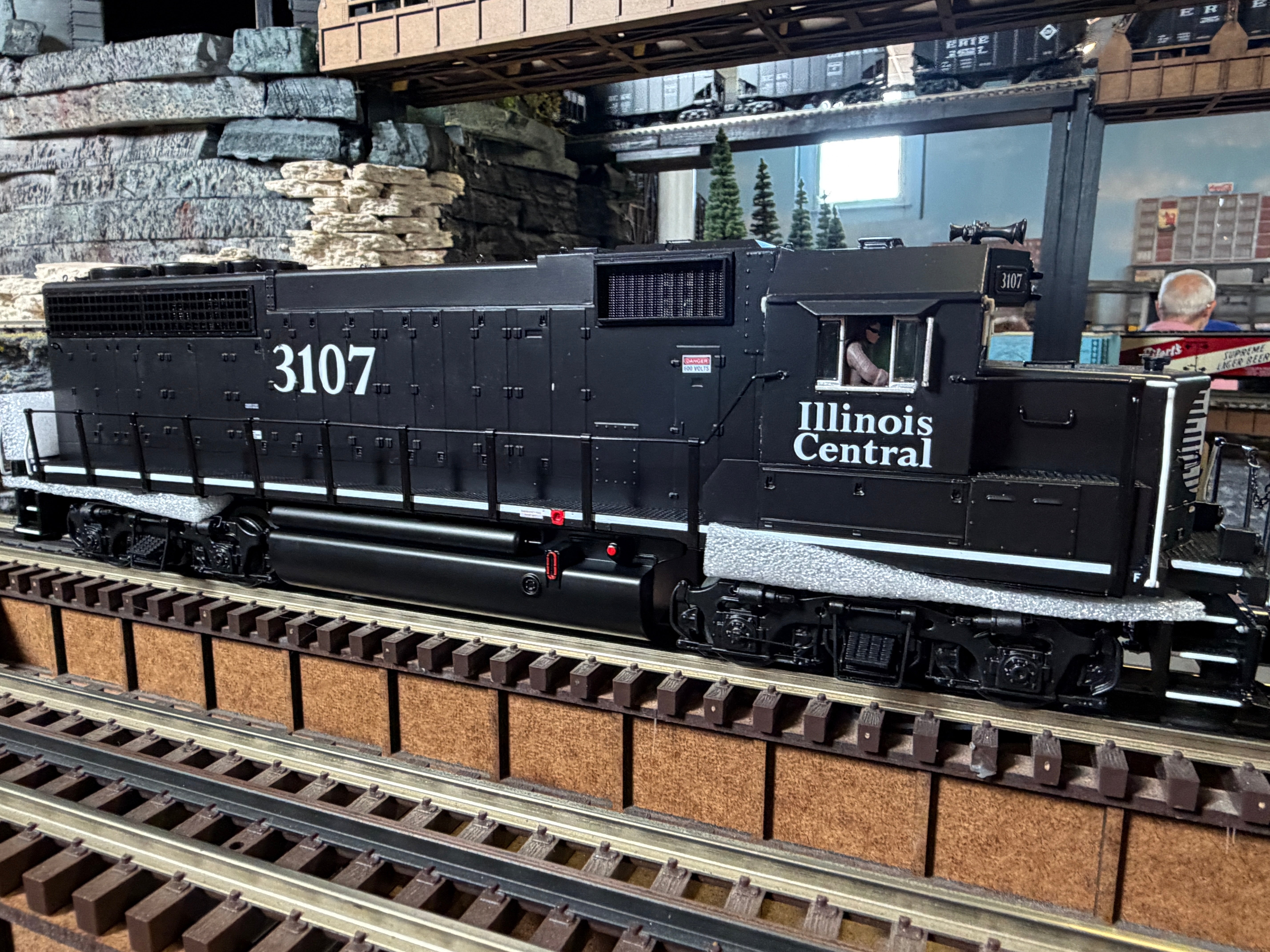 Atlas O 30138574 - Premier - GP40 Diesel Locomotive "Illinois Central" #3107