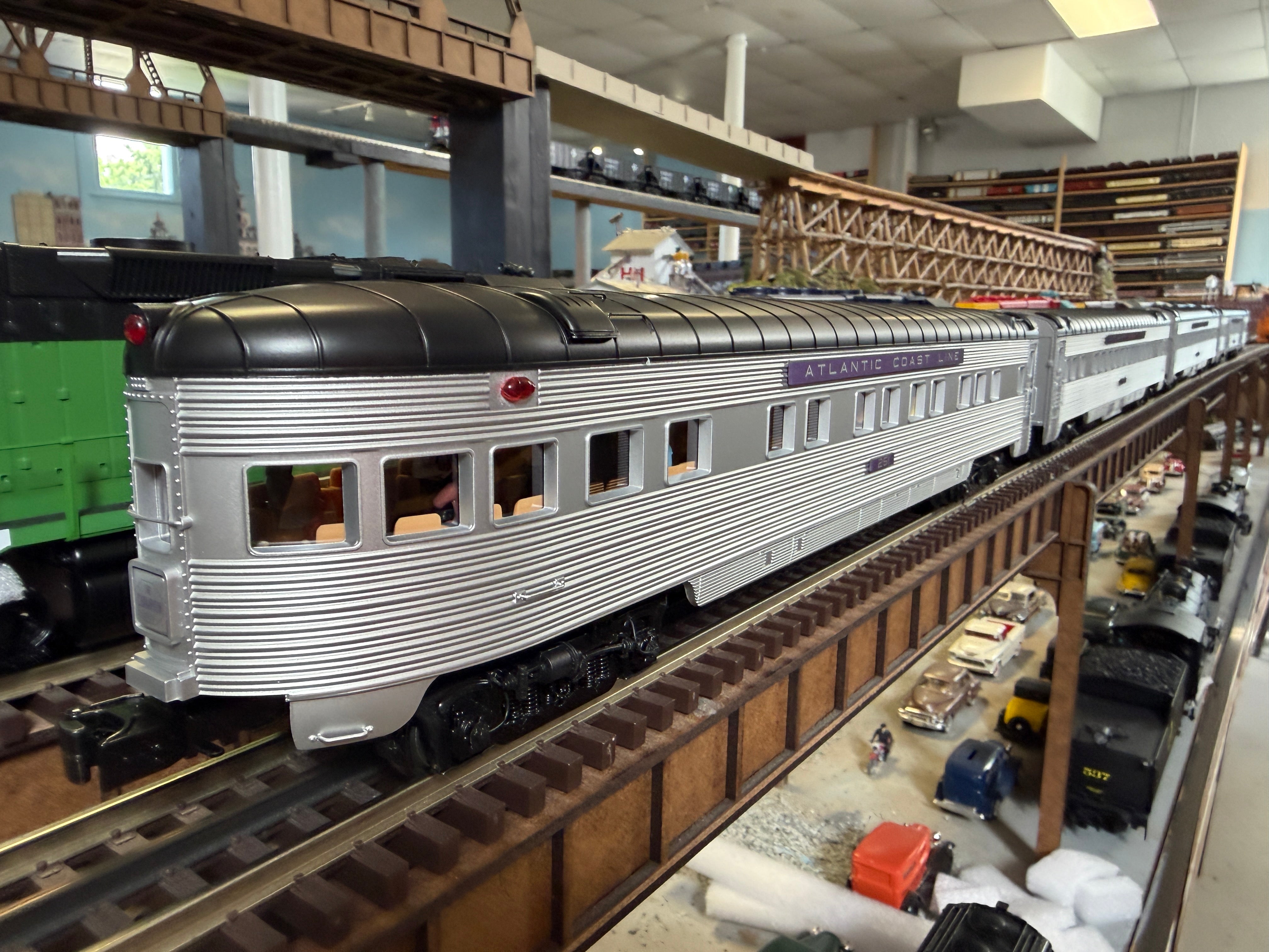 Atlas O 3001943 - Premier - 70' Streamlined Passenger Car Set "Atlantic Coast Line" (4-Car)