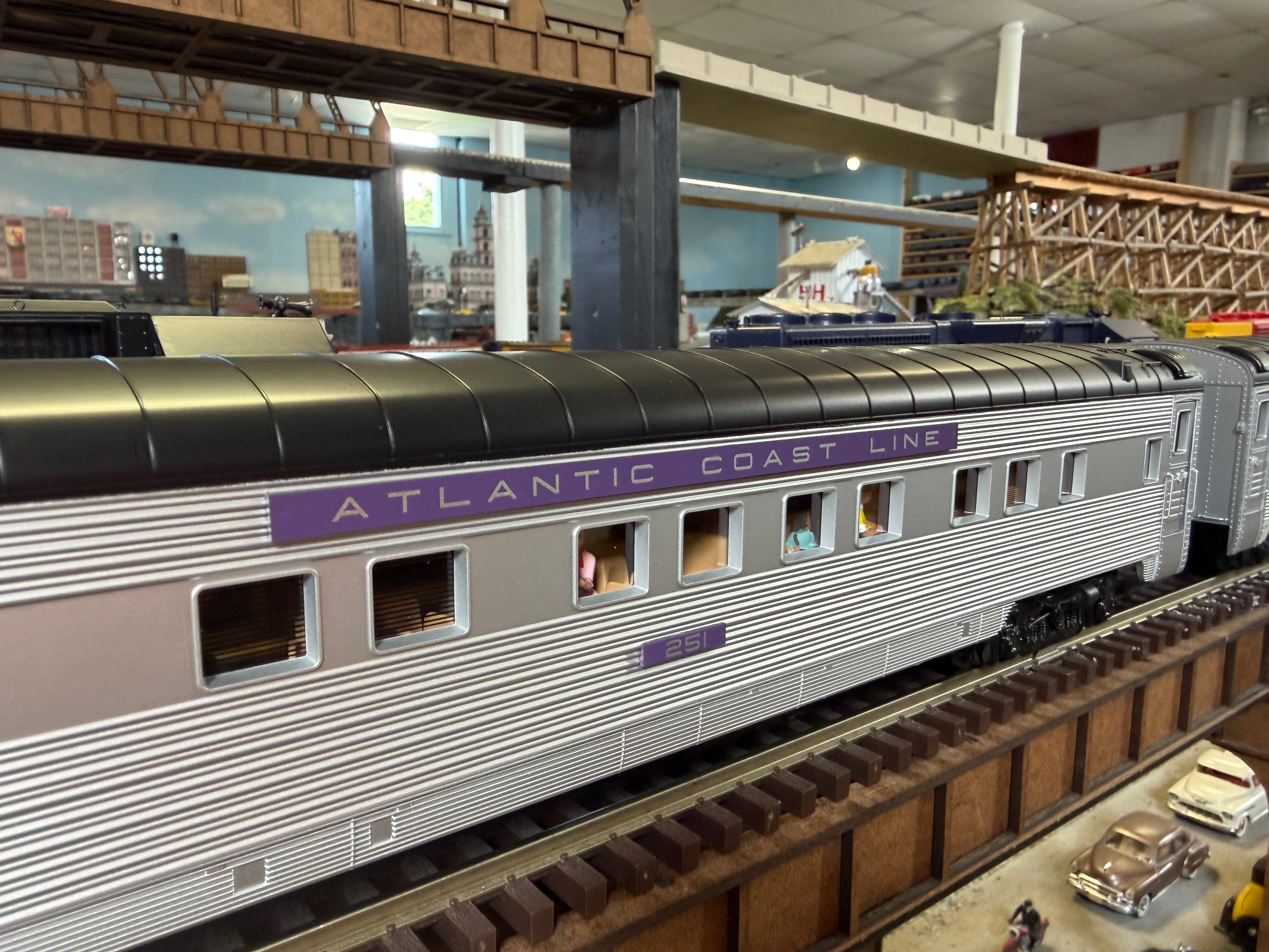 Atlas O 3001943 - Premier - 70' Streamlined Passenger Car Set "Atlantic Coast Line" (4-Car)