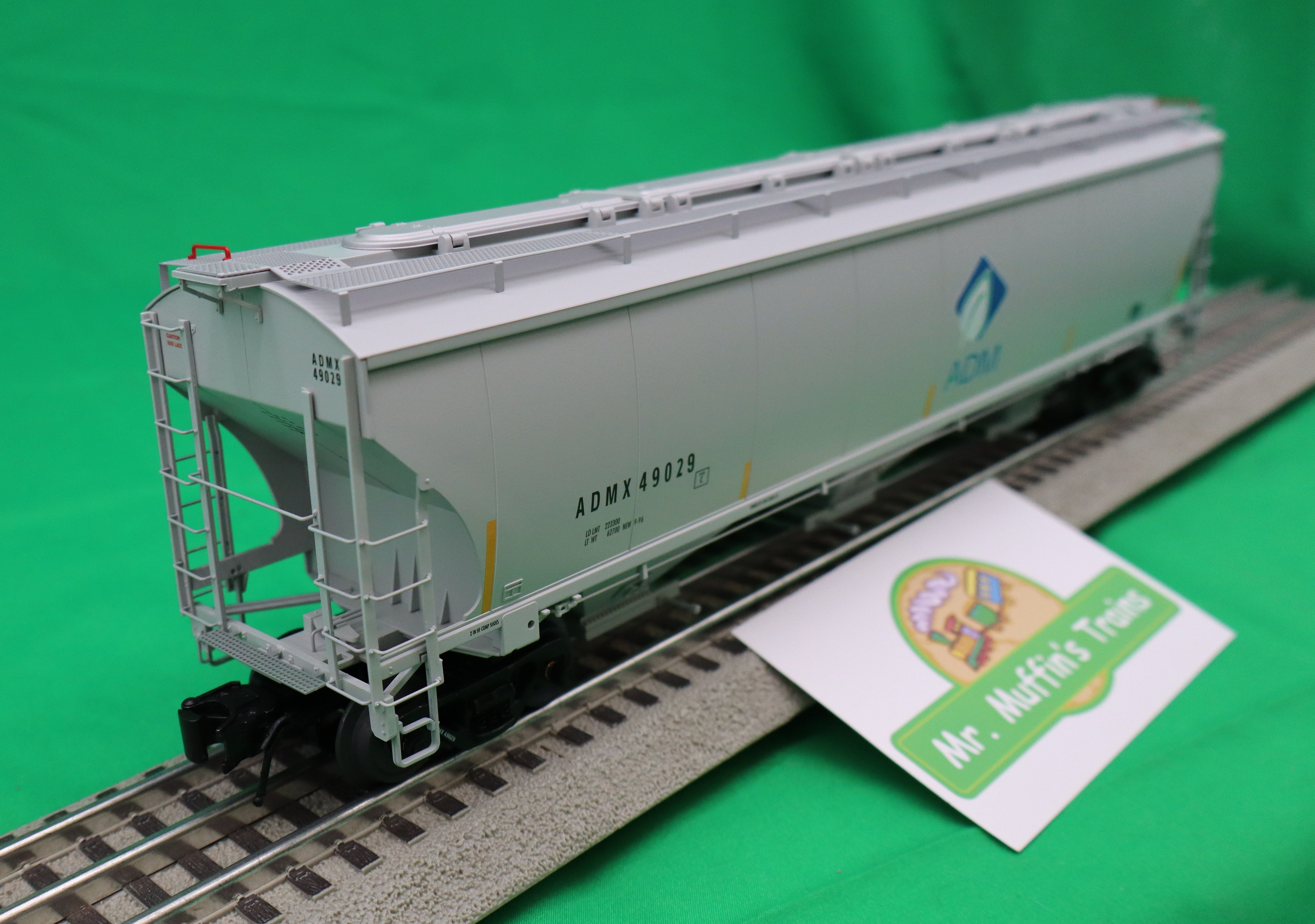 Atlas O 3001920 - Master - Trinity 5161 Covered Hopper Car "ADM" (Leaf Logo)