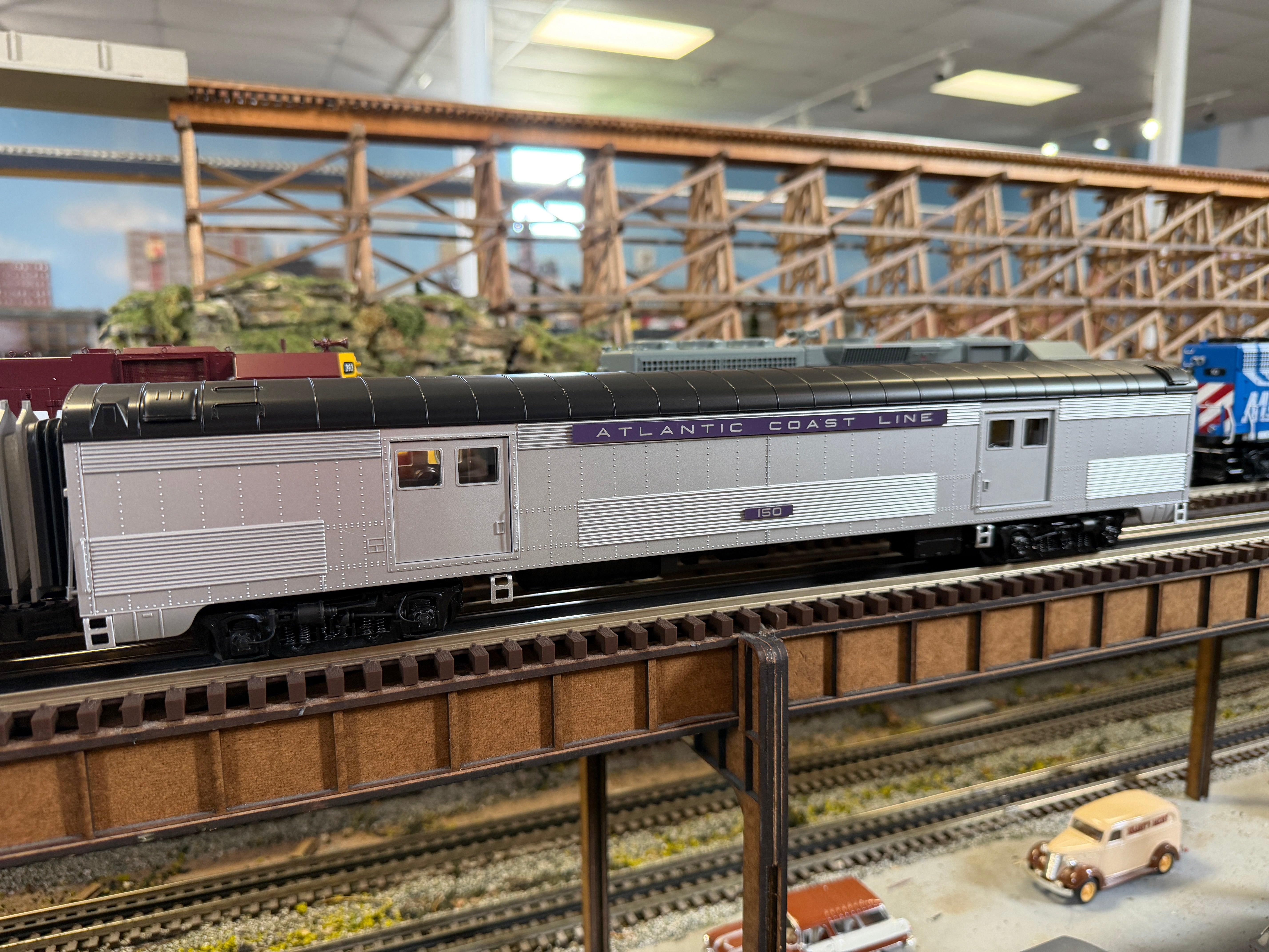 Atlas O 3001943 - Premier - 70' Streamlined Passenger Car Set "Atlantic Coast Line" (4-Car)