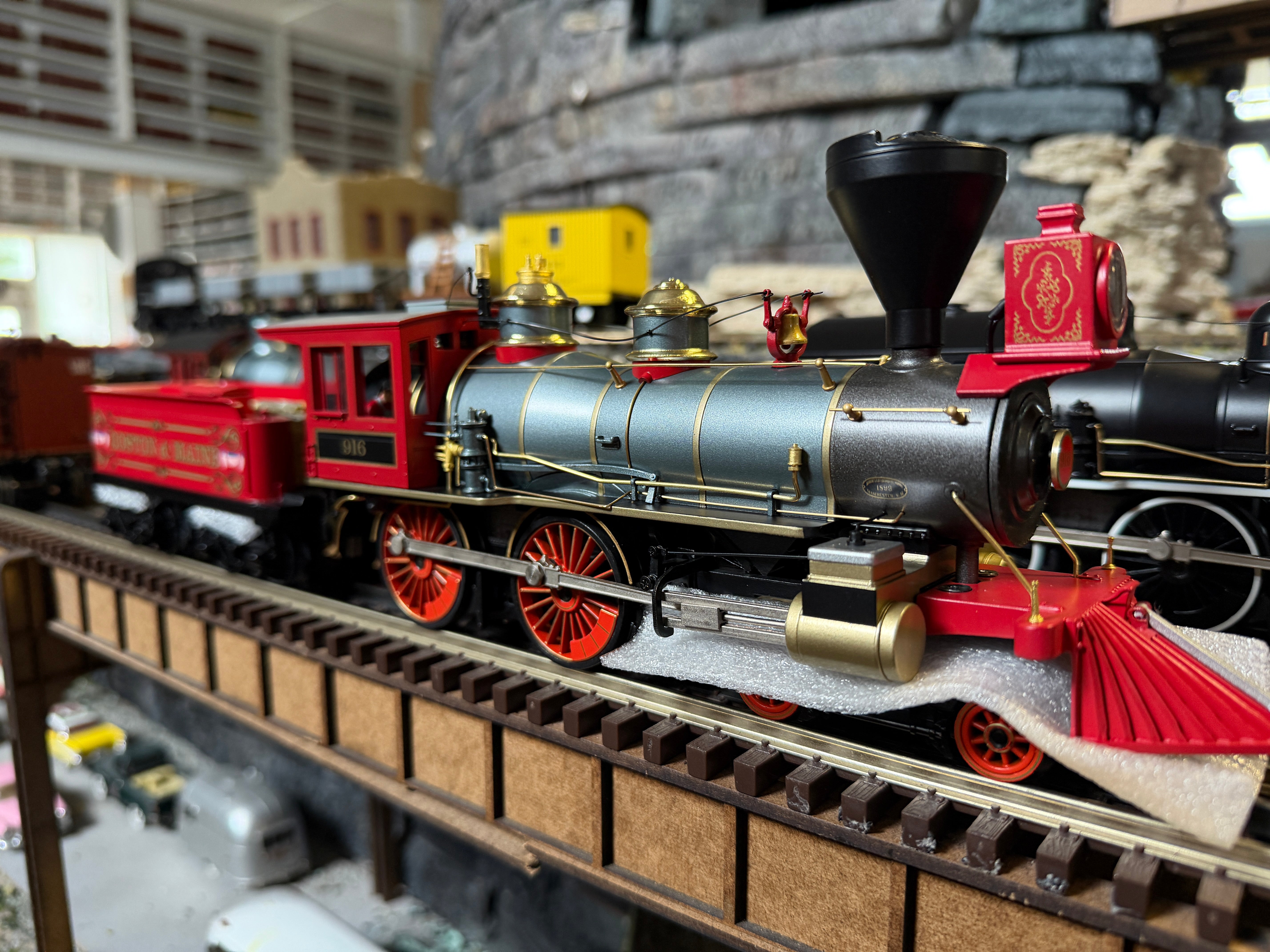 MTH 20-30105-1 - Premier - 4-4-0 American Steam Engine "Boston & Maine" #916 w/ PS3