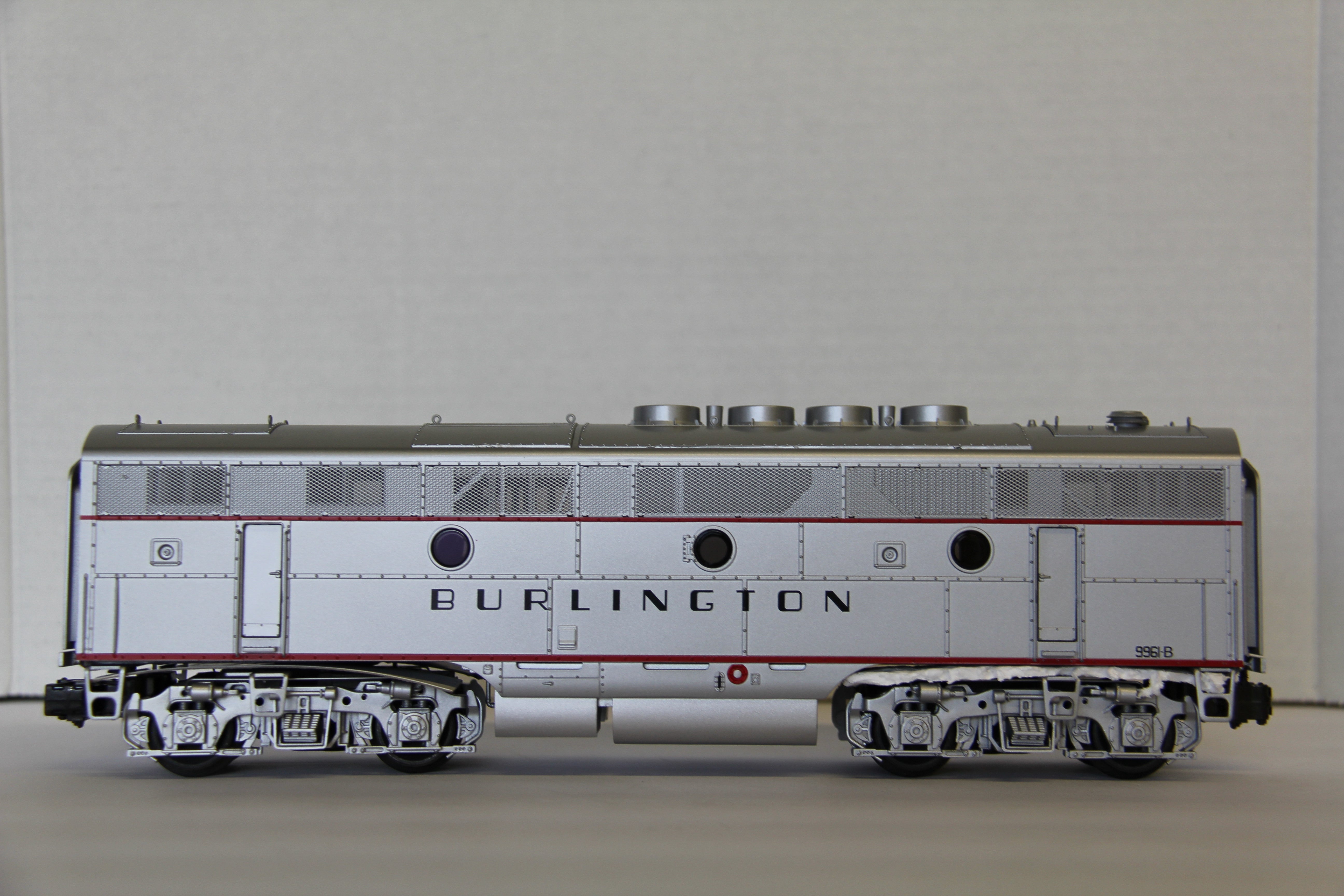 Lionel 6-38700 CB & Q F3 B Unit Locomotive Powered and 6-38701 Non-Powered-Second hand-M6858