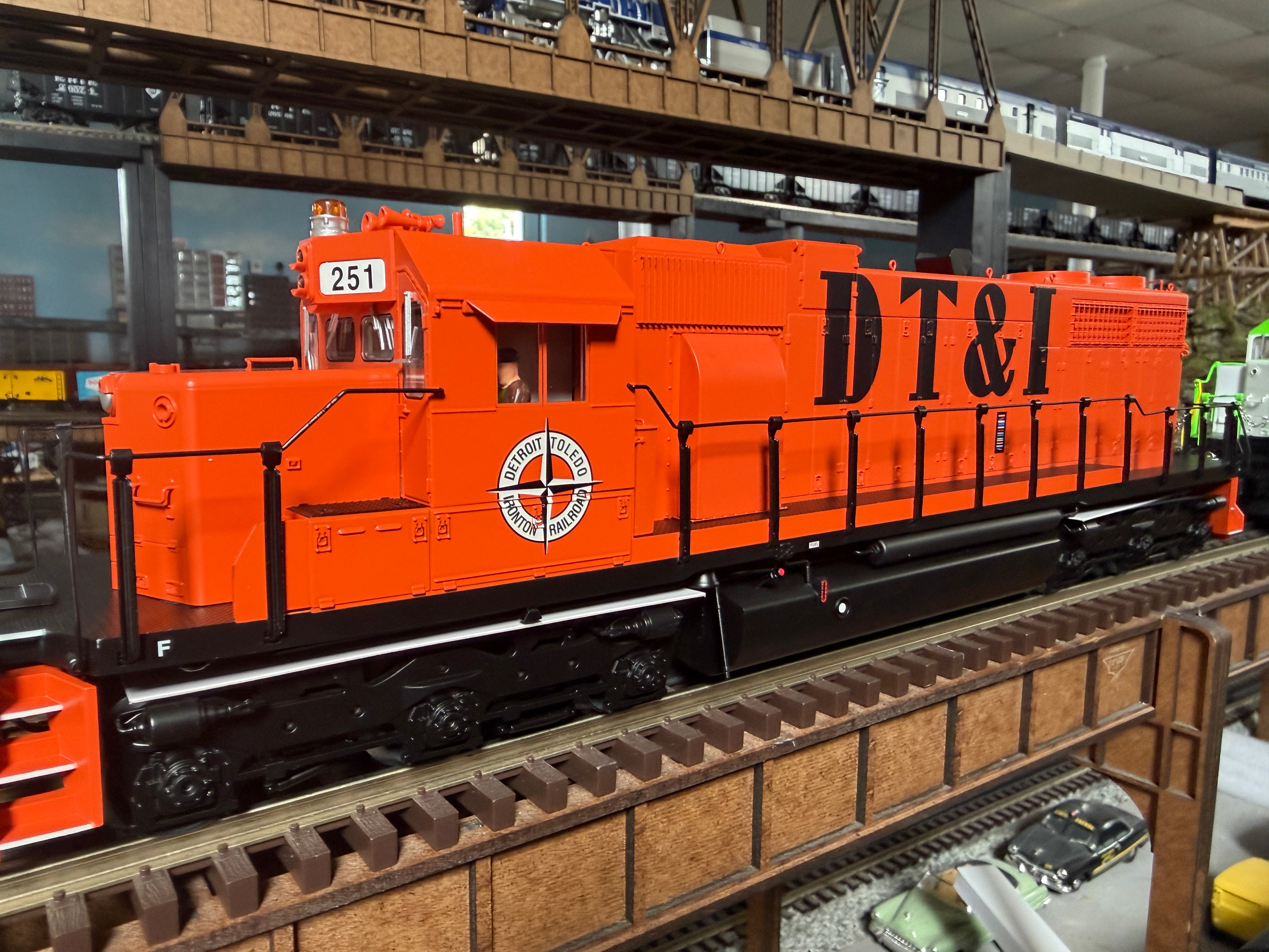 Lionel 2633351 - Legacy - SD-38 Diesel Locomotive "Detroit, Toledo & Ironton" #251