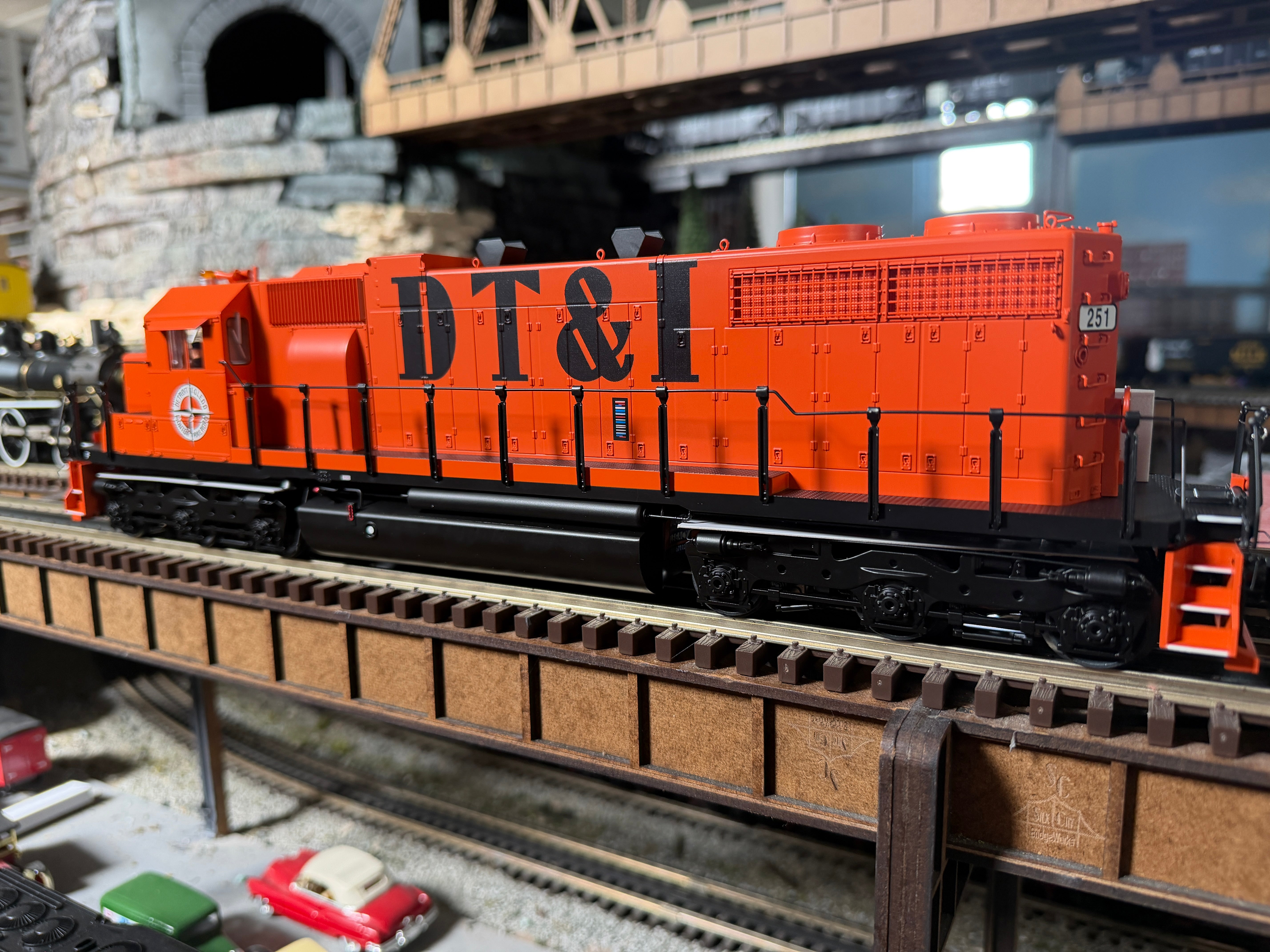 Lionel 2633351 - Legacy - SD-38 Diesel Locomotive "Detroit, Toledo & Ironton" #251