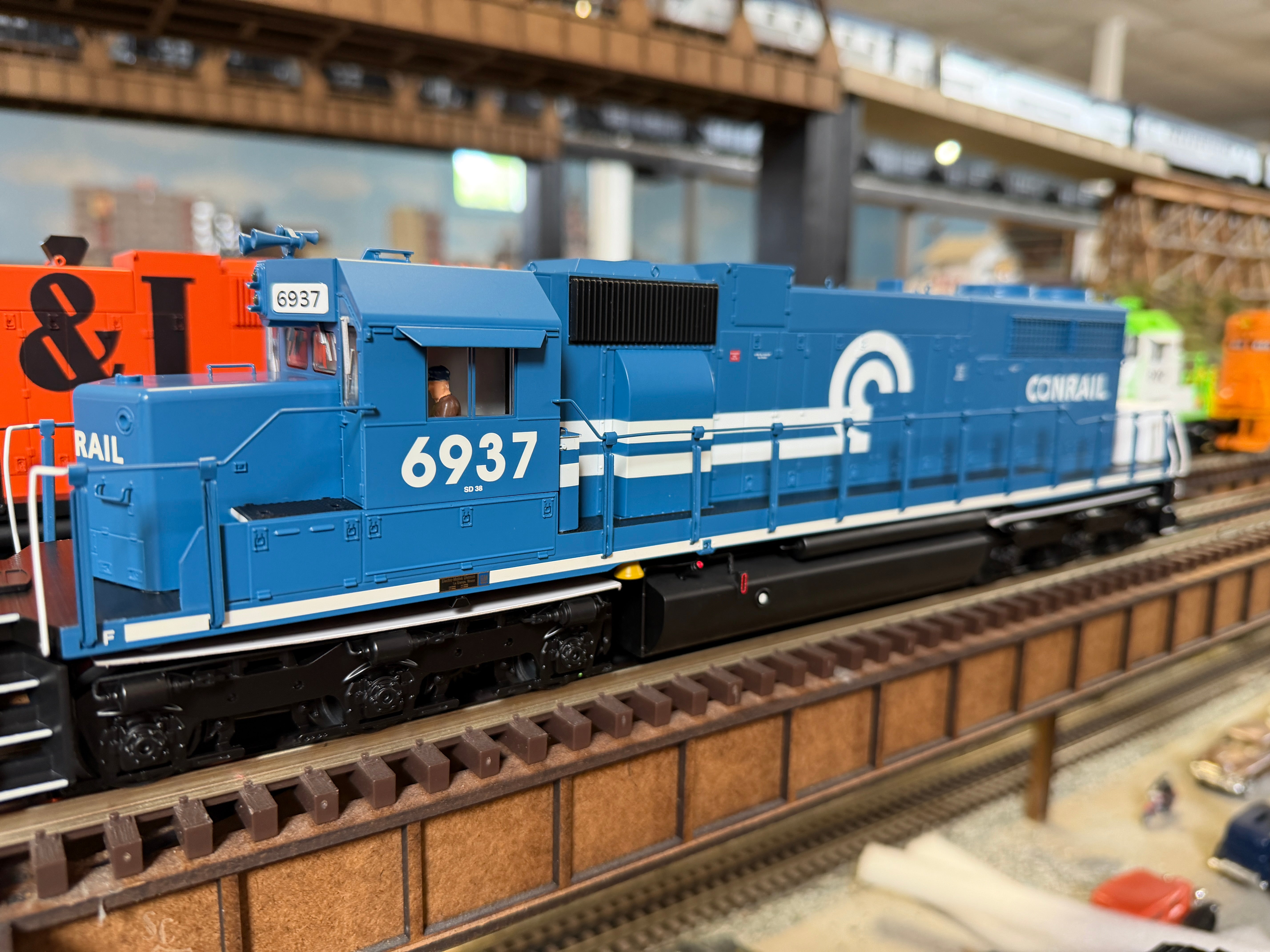 Lionel 2633341 - Legacy - SD38 Diesel Locomotive "Conrail" #6925