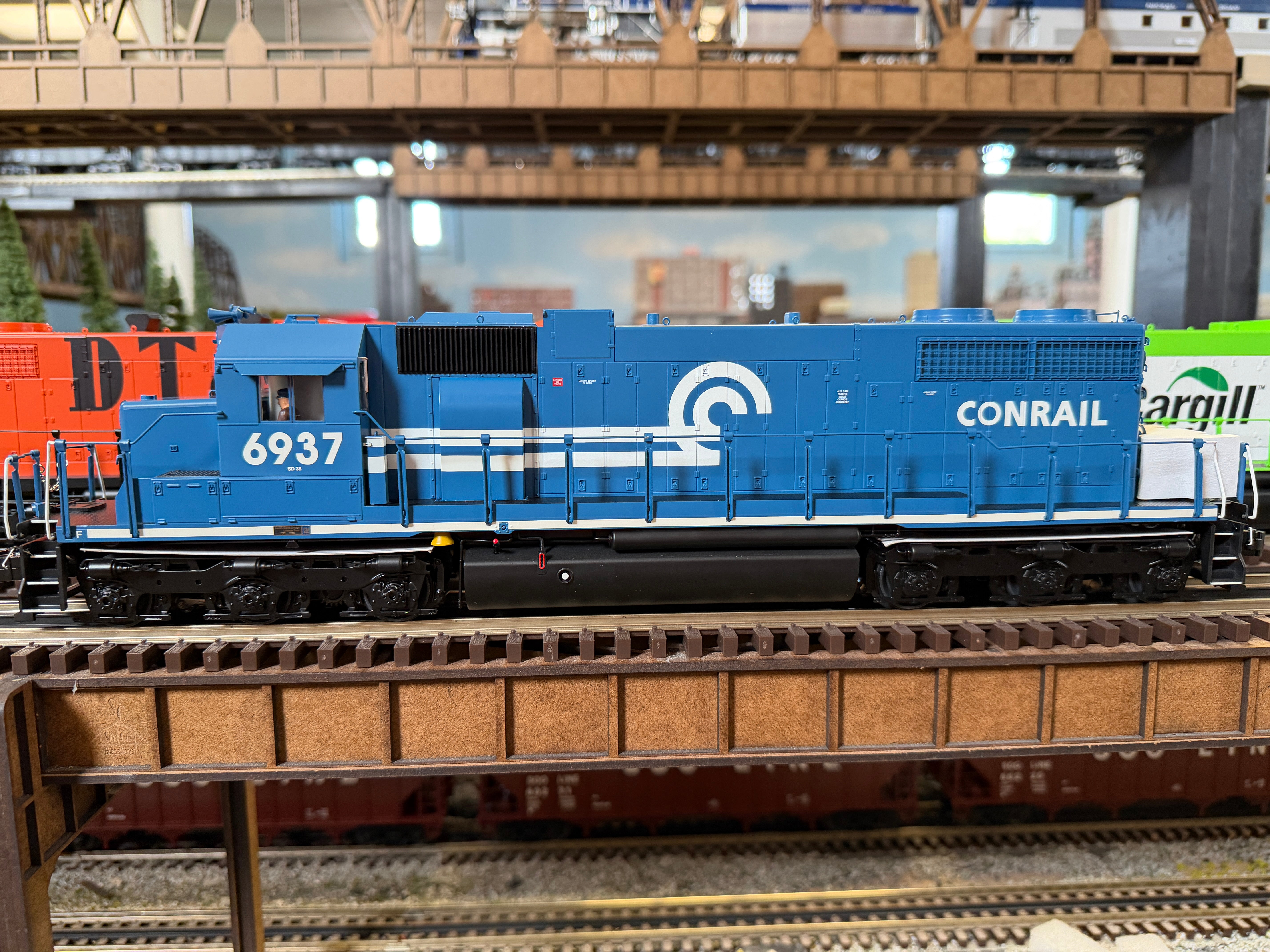Lionel 2633341 - Legacy - SD38 Diesel Locomotive "Conrail" #6925