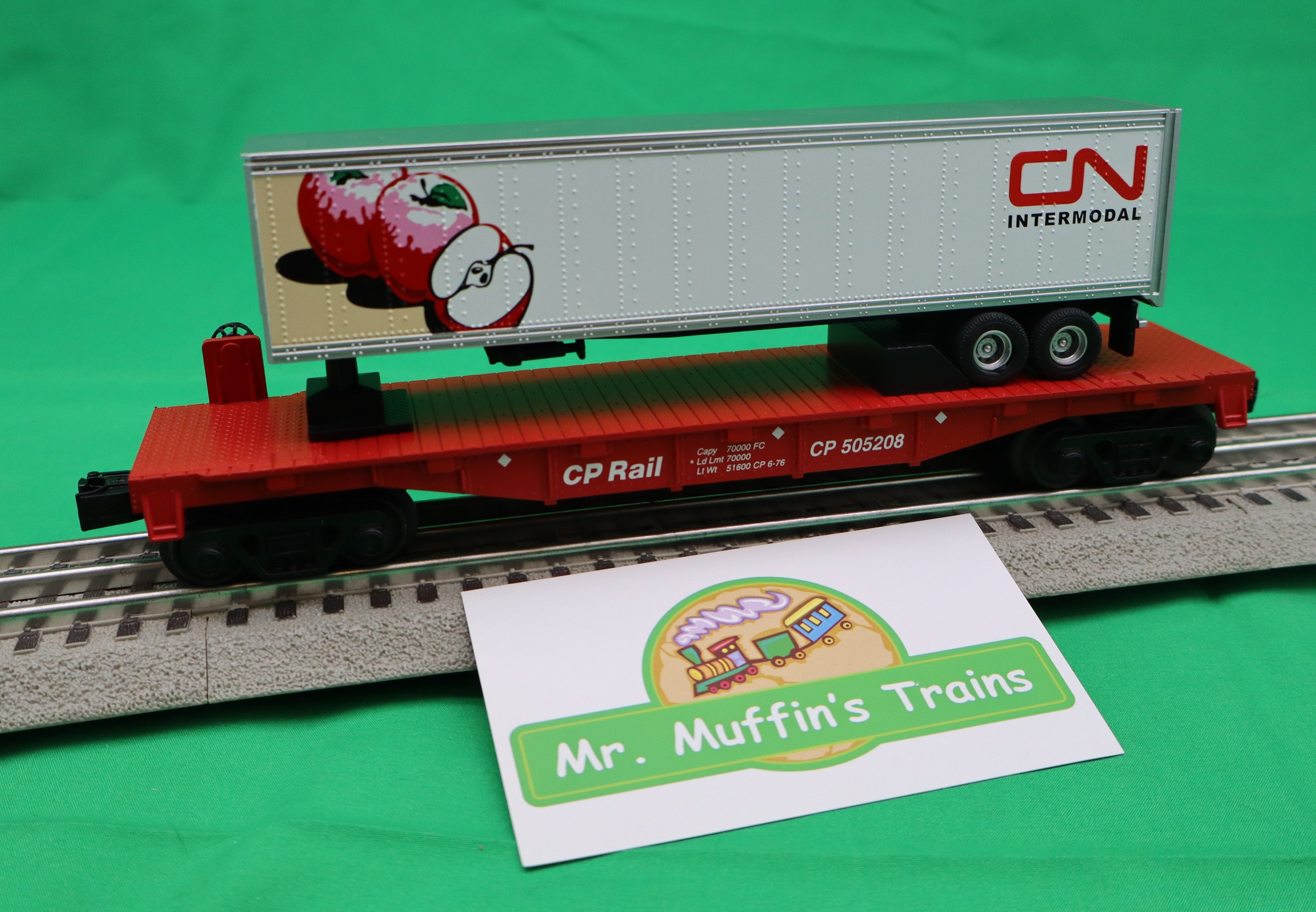 MTH 30-76959 - RailKing - Flat Car "Canadian Pacific" #505208 w/ 40’ Trailer