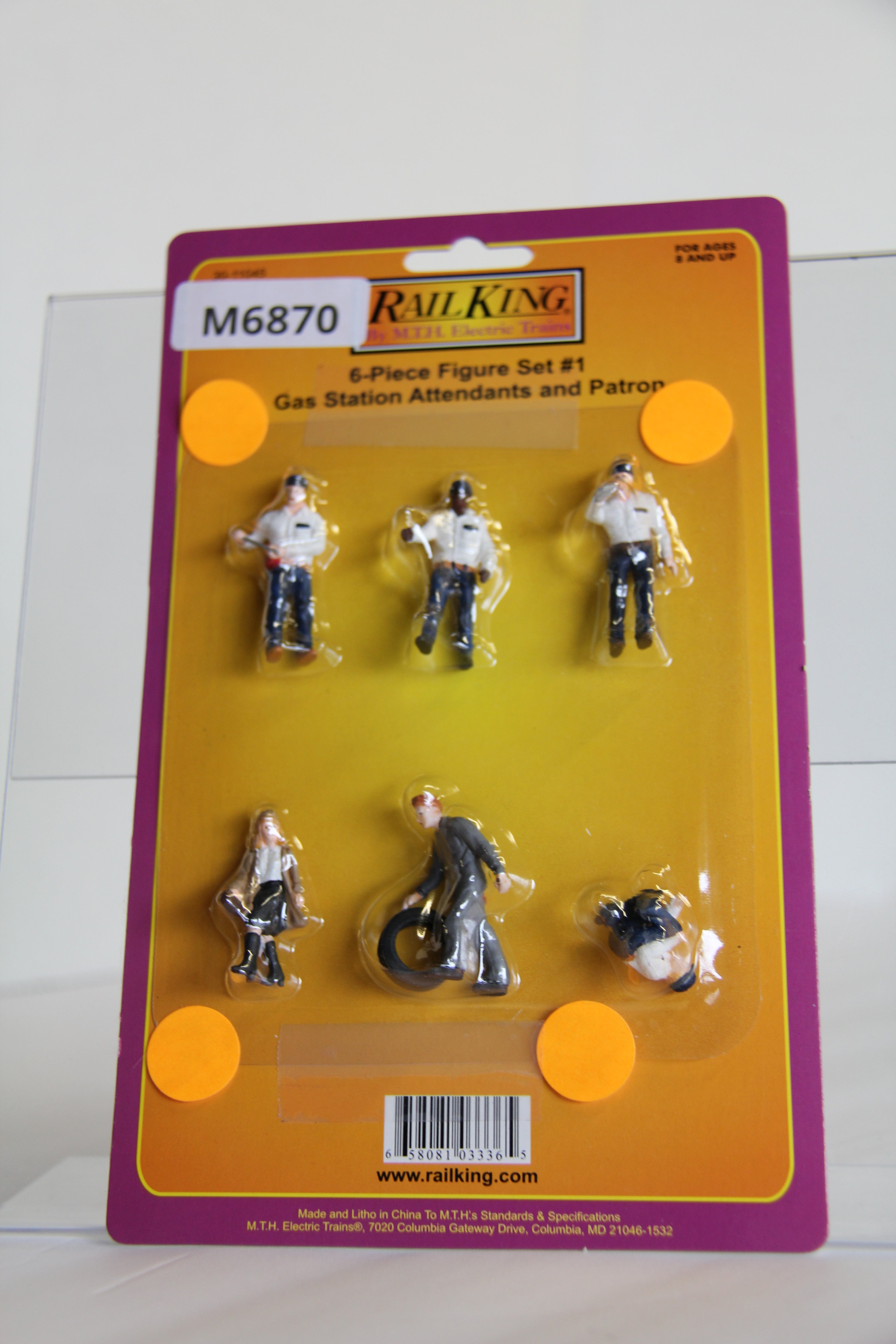 Rail King 30-11045 Gas Station Attendants and Patrons-Second hand-M6870