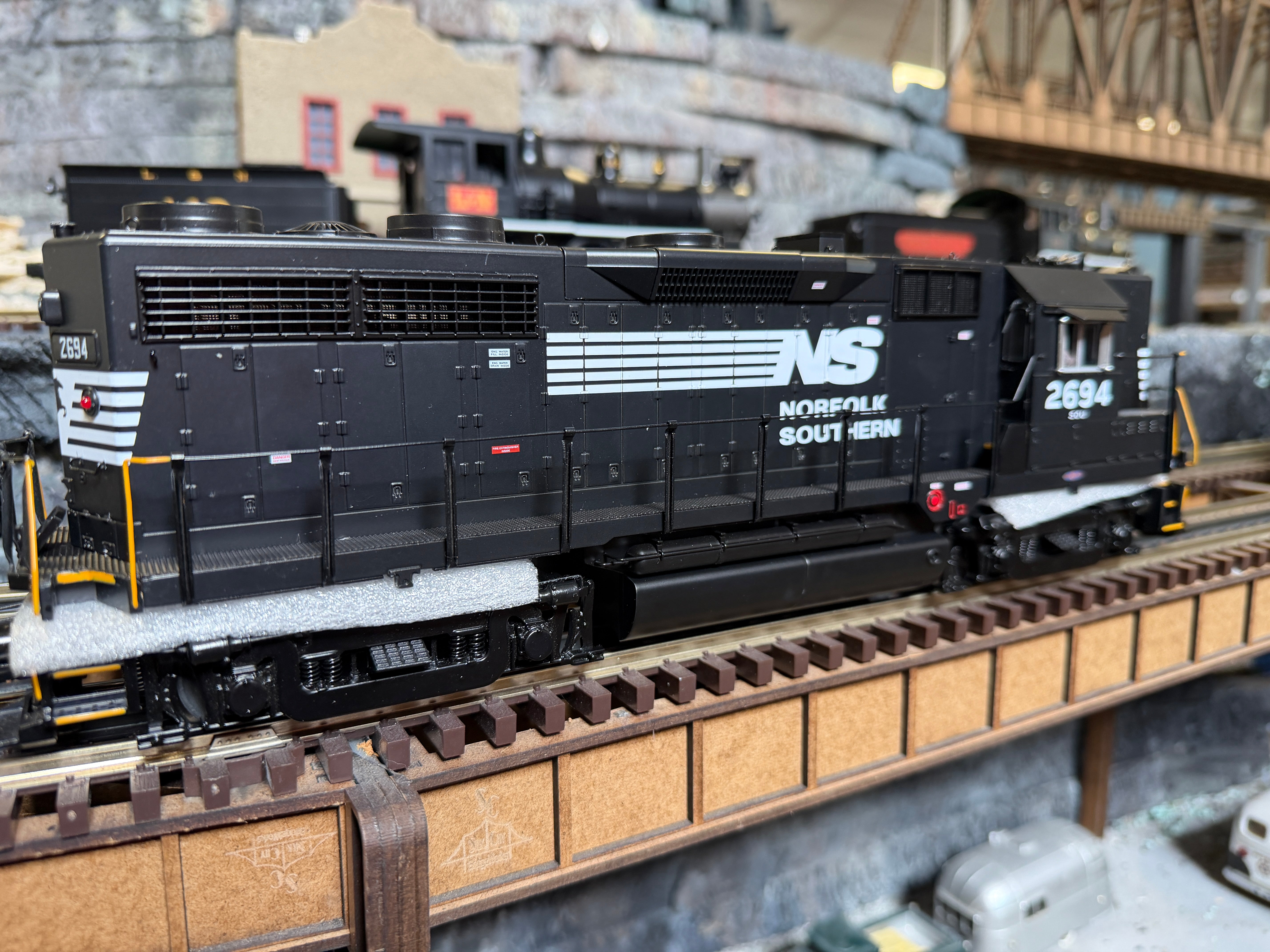 MTH 20-22083-1 - Premier - GP-35 High Hood Diesel Engine "Norfolk Southern" #2694 w/ PS3