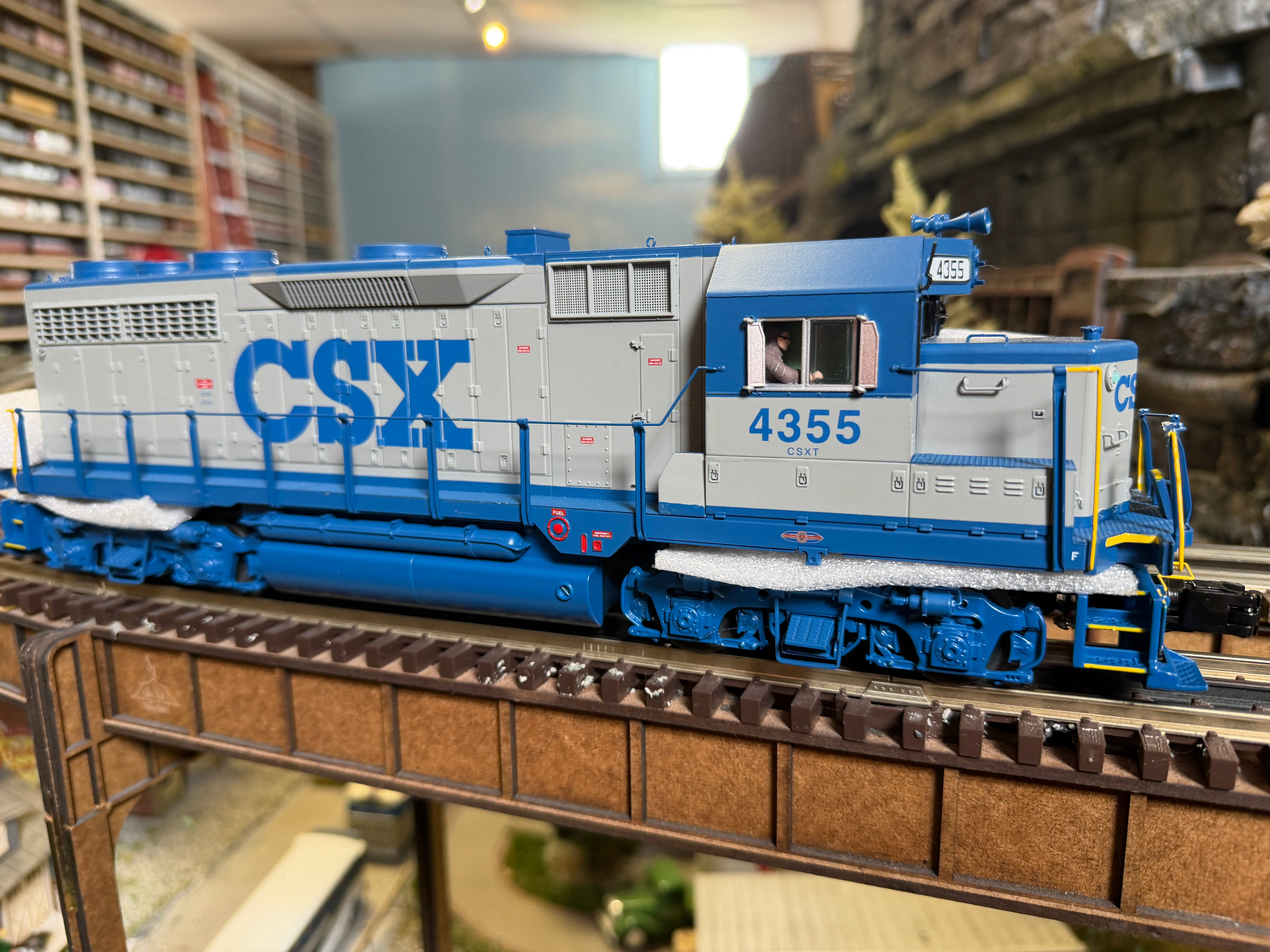 MTH 20-22081-1 - Premier - GP-35 Low Hood Diesel Engine "CSX" #4420 w/ PS3