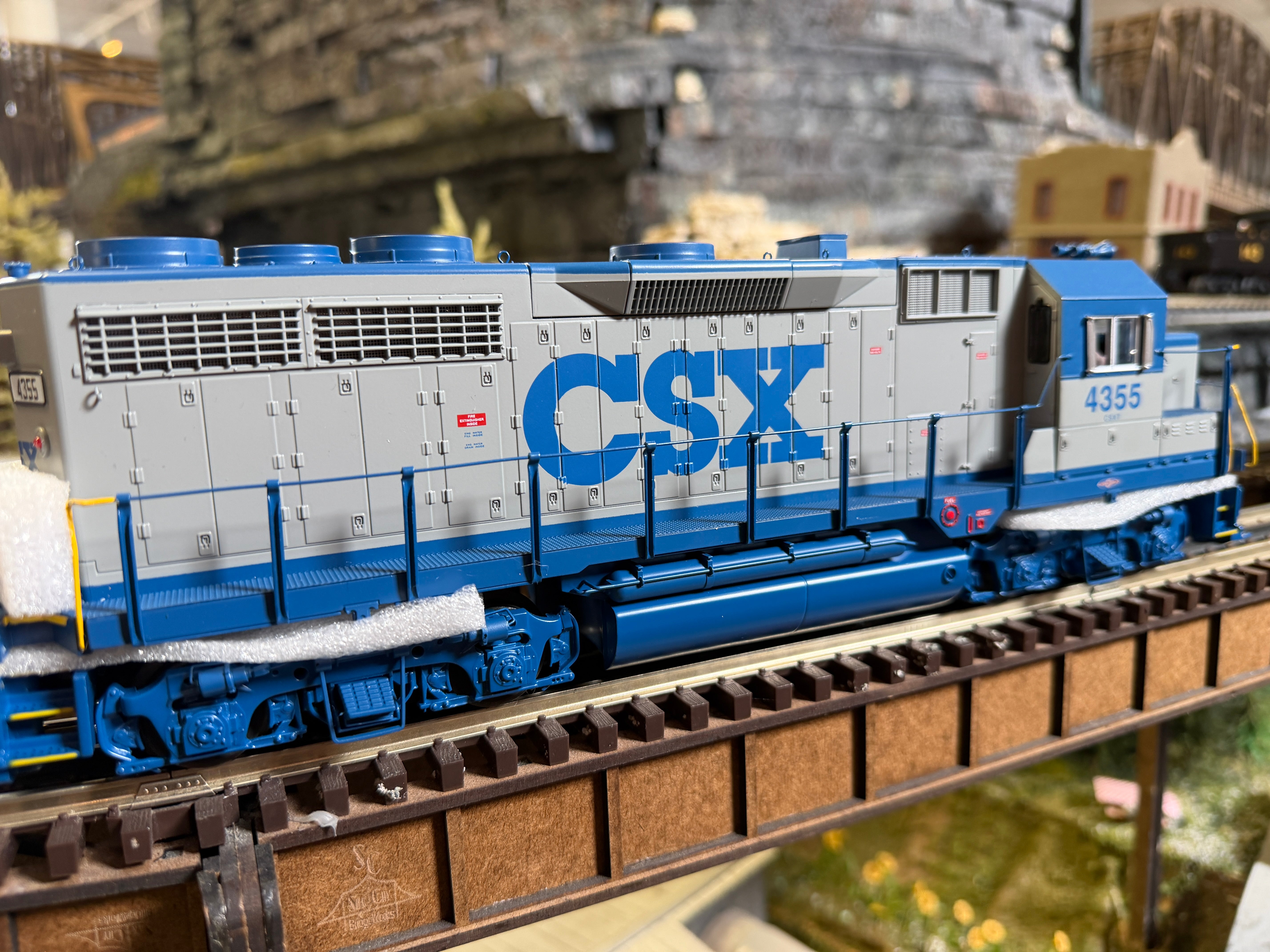MTH 20-22081-1 - Premier - GP-35 Low Hood Diesel Engine "CSX" #4420 w/ PS3
