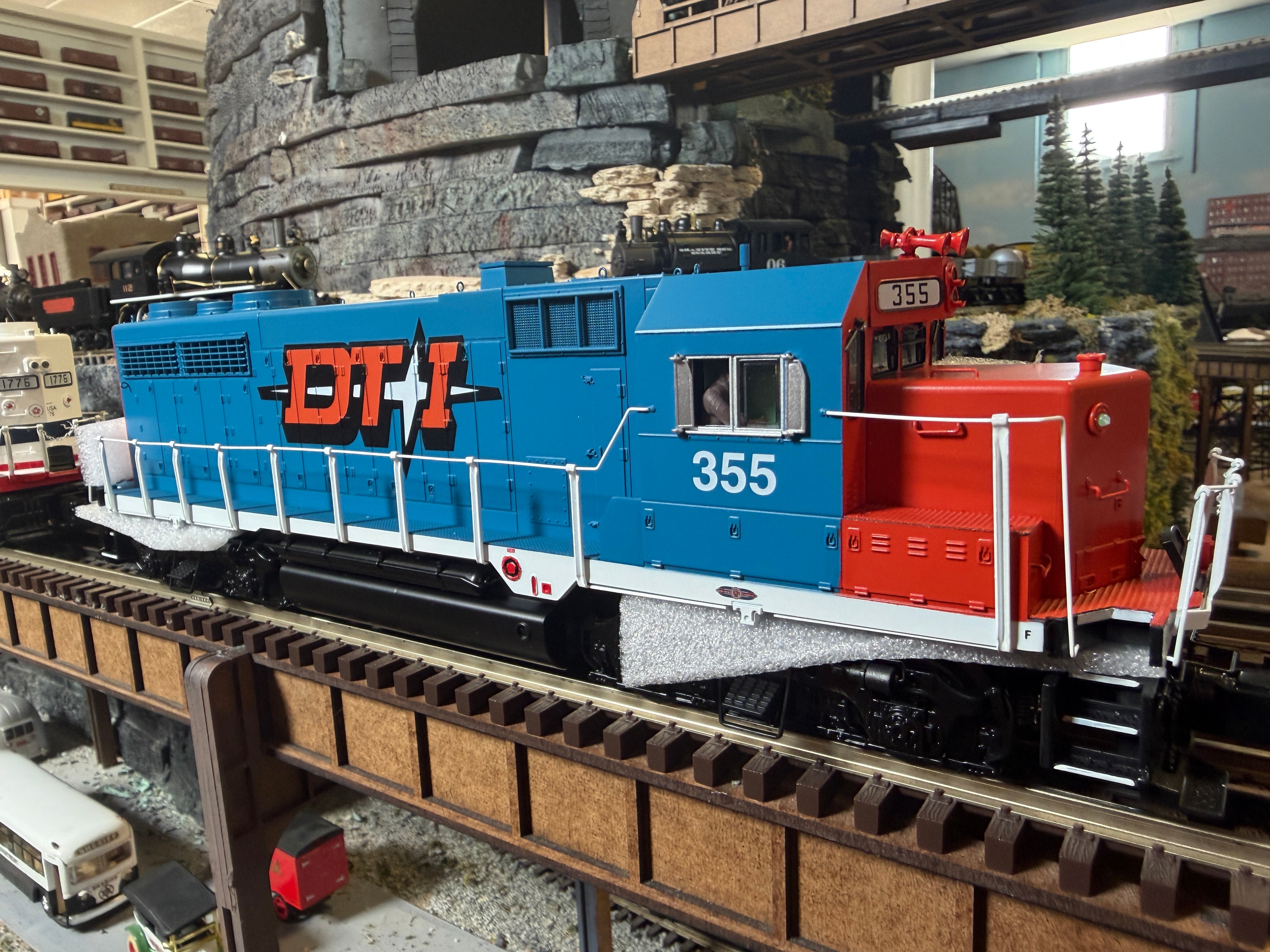 MTH 20-22075-1 - Premier - GP-35 Low Hood Diesel Engine "Detroit, Toledo & Ironton" #355 w/ PS3