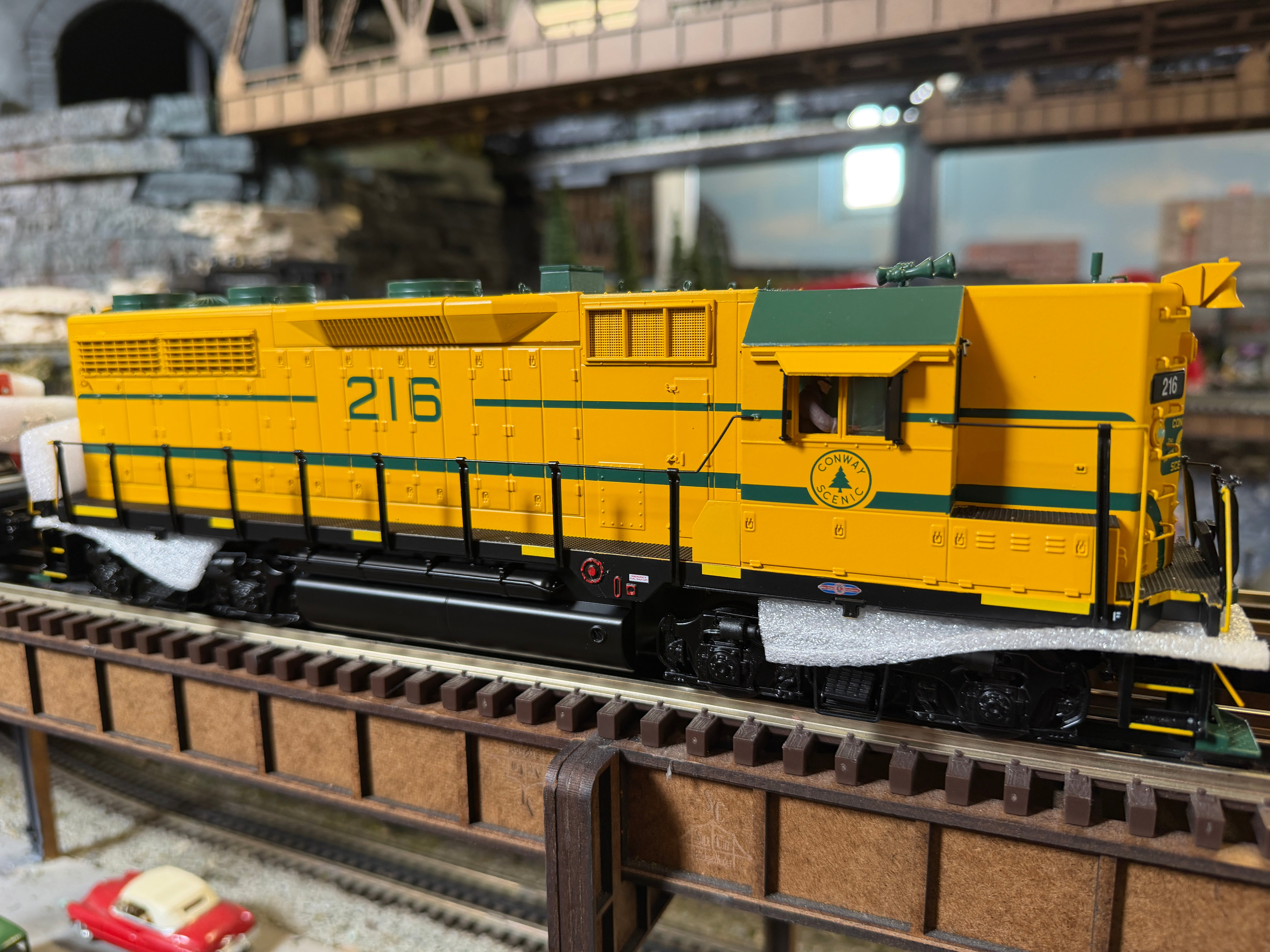 MTH 20-22085-1 - Premier - GP-35 High Hood Diesel Engine "Conway Scenic Railroad" #216 w/ PS3