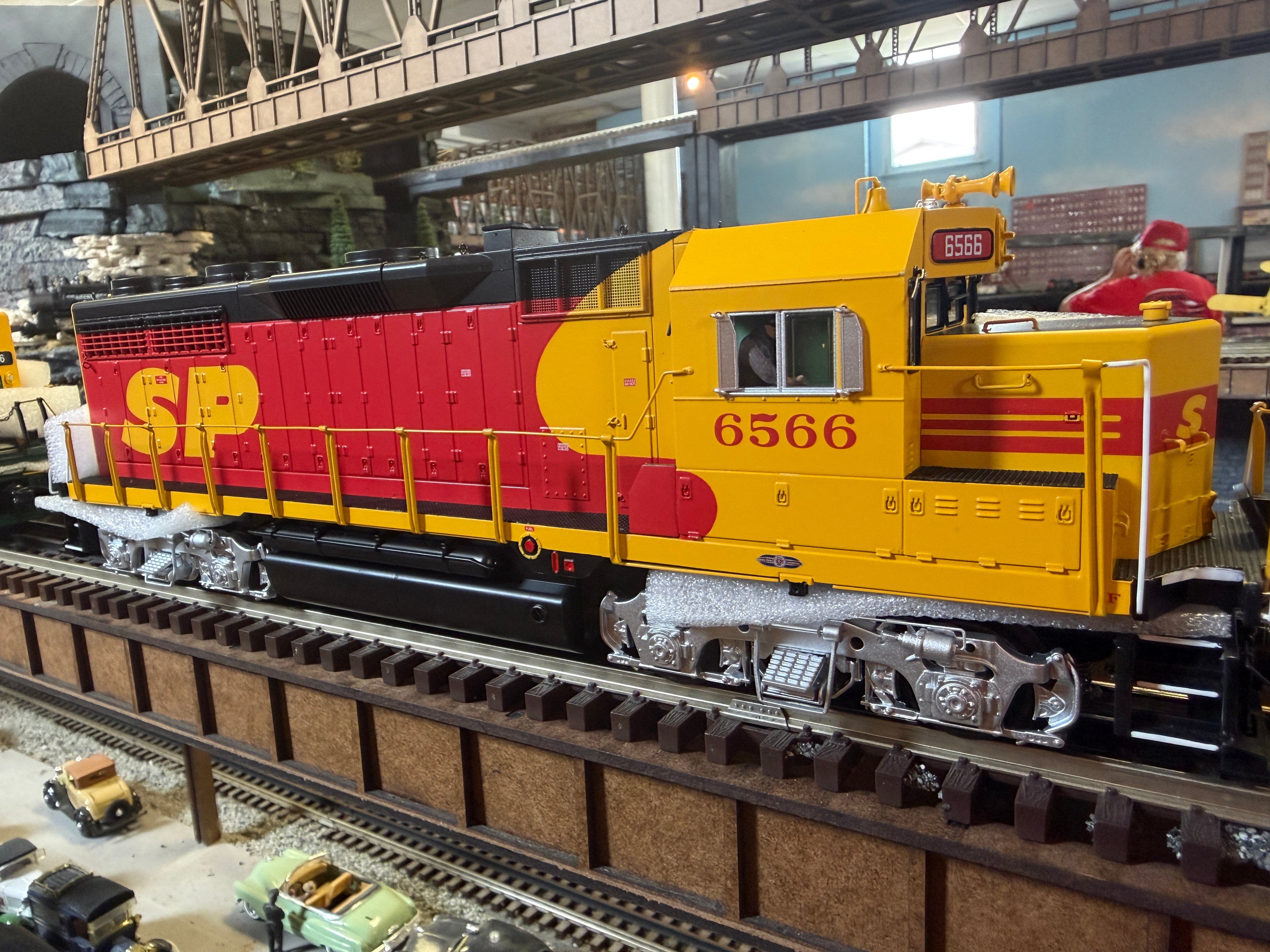 MTH 20-22076-1 - Premier - GP-35 Low Hood Diesel Engine "Southern Pacific" #6566 w/ PS3