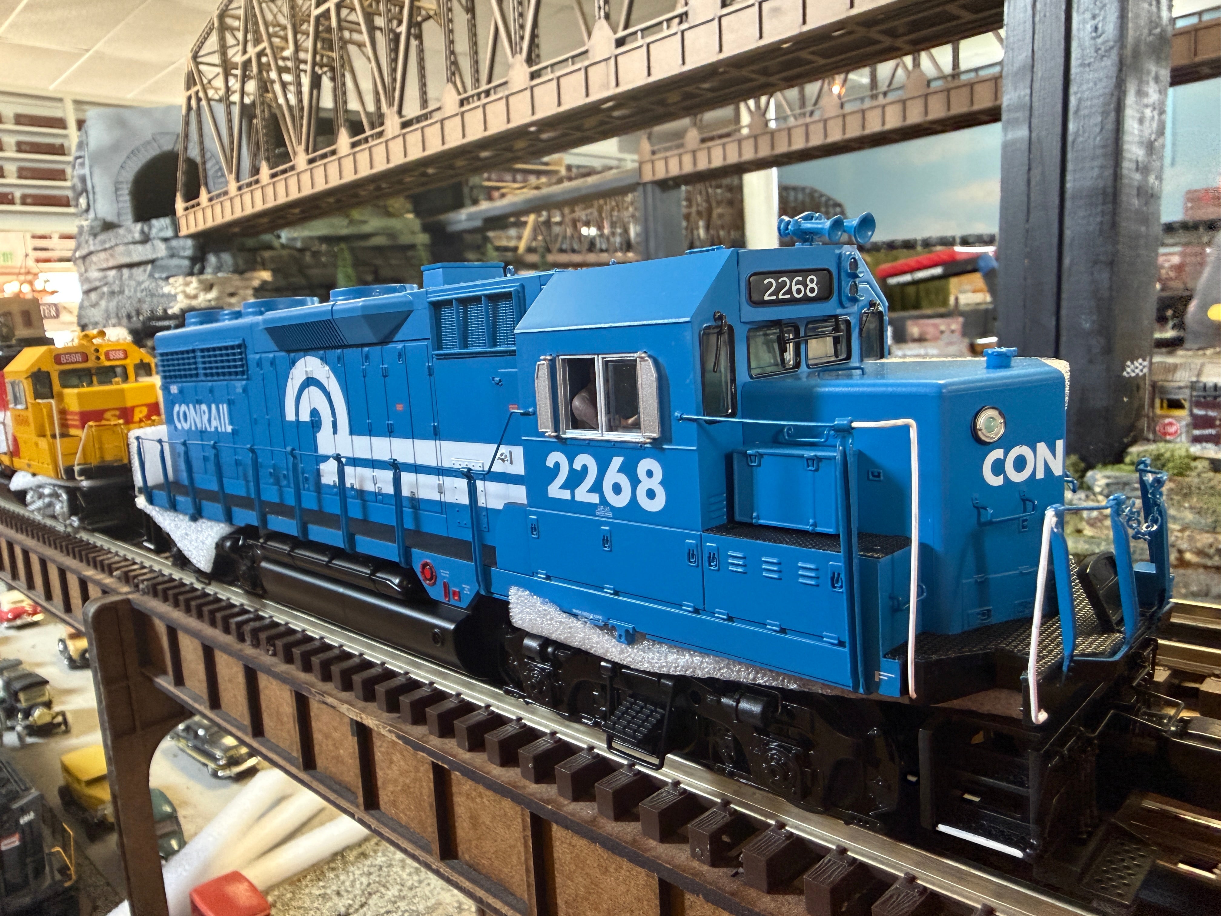 MTH 20-22073-1 - Premier - GP-35 Low Hood Diesel Engine "Conrail" #2268 w/ PS3
