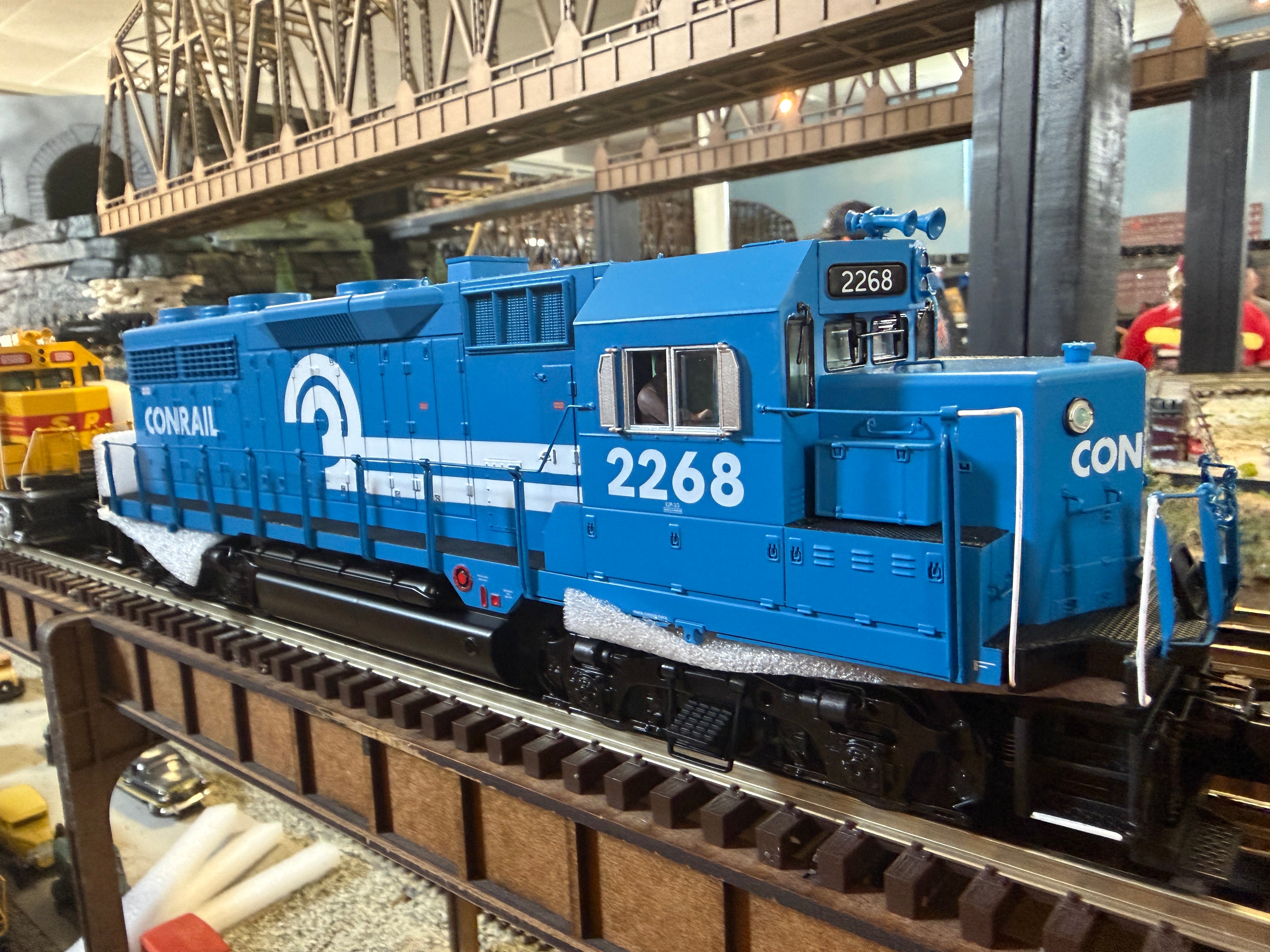 MTH 20-22073-1 - Premier - GP-35 Low Hood Diesel Engine "Conrail" #2268 w/ PS3