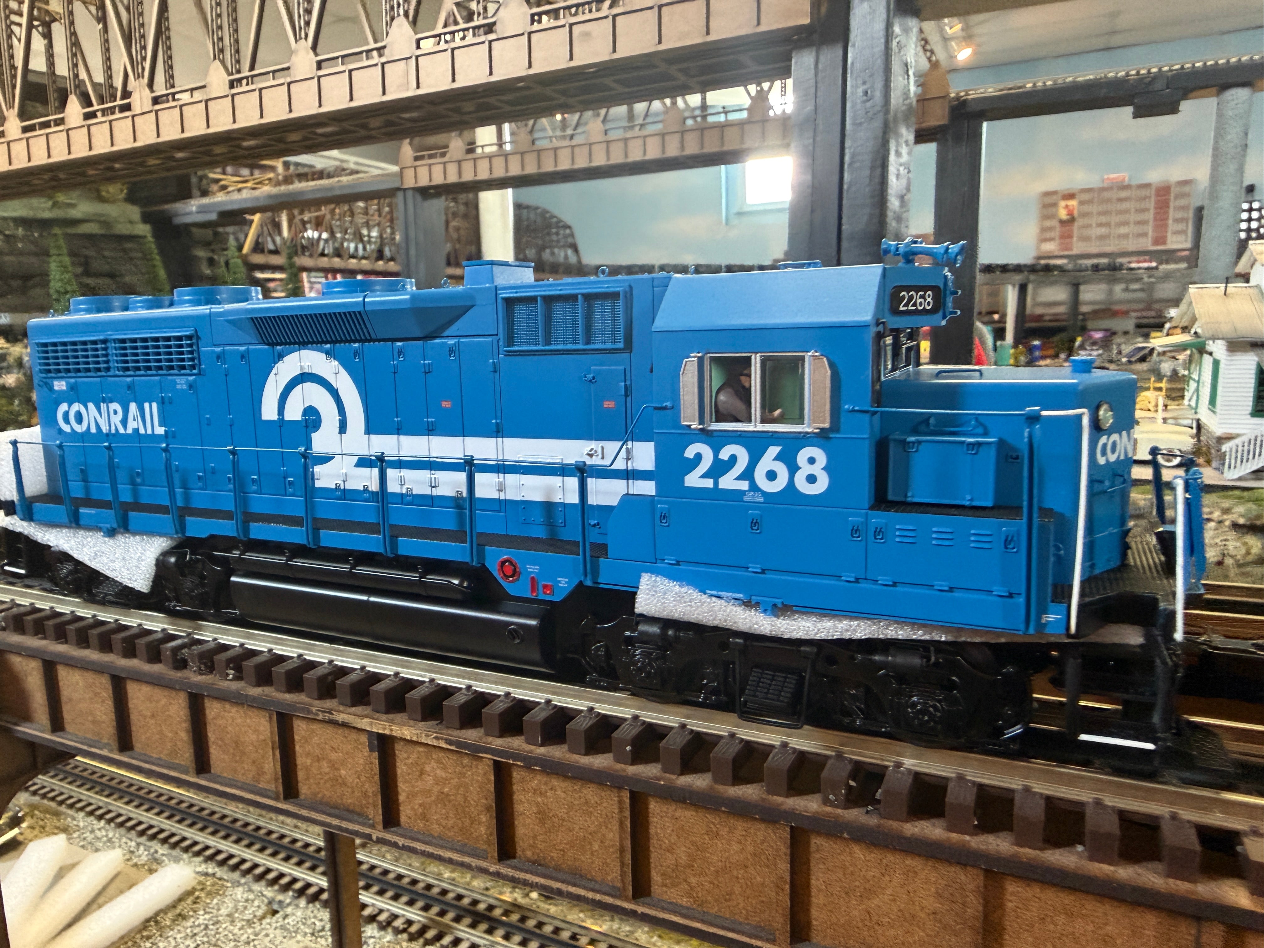 MTH 20-22073-1 - Premier - GP-35 Low Hood Diesel Engine "Conrail" #2268 w/ PS3