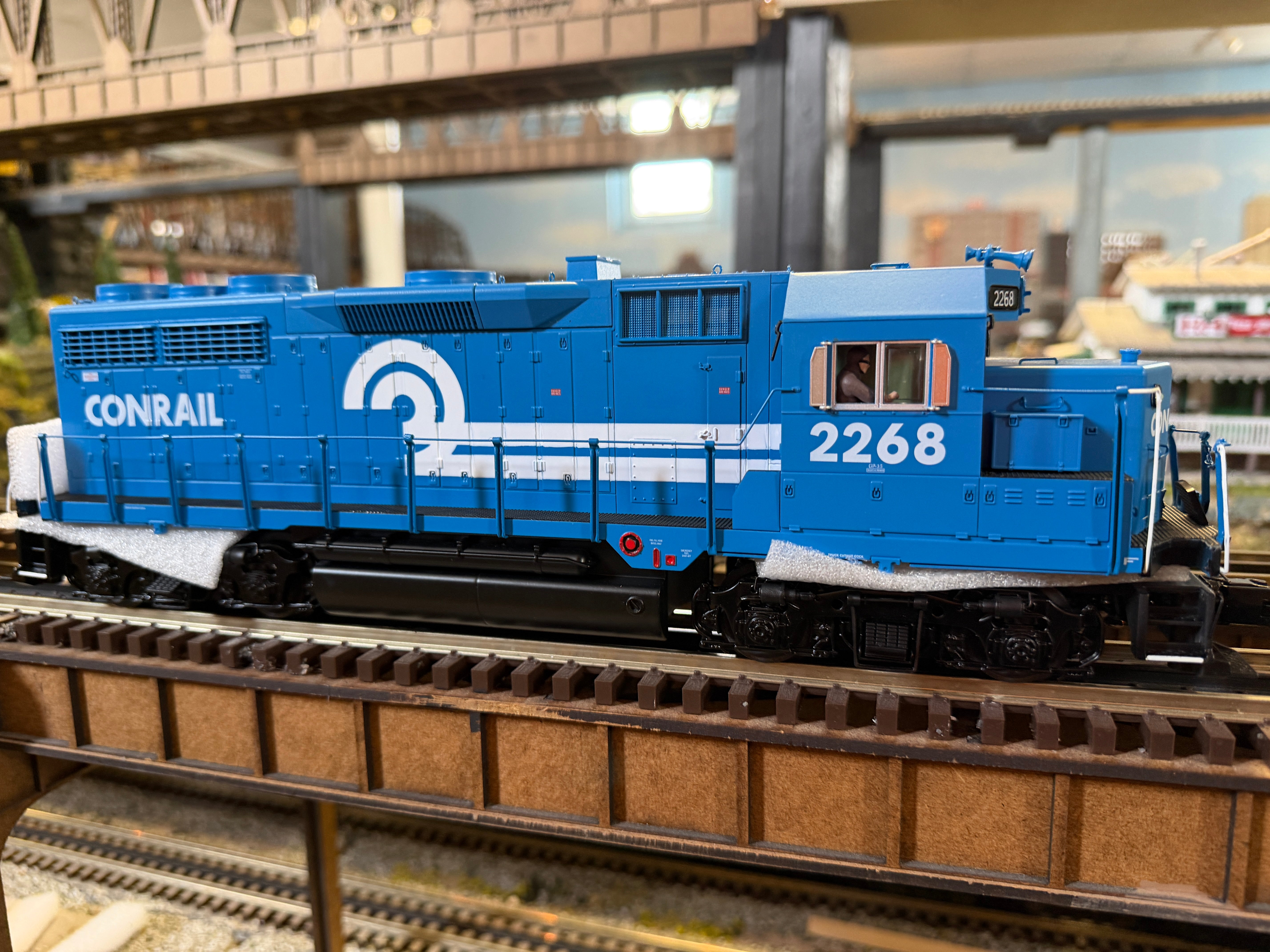 MTH 20-22073-1 - Premier - GP-35 Low Hood Diesel Engine "Conrail" #2268 w/ PS3