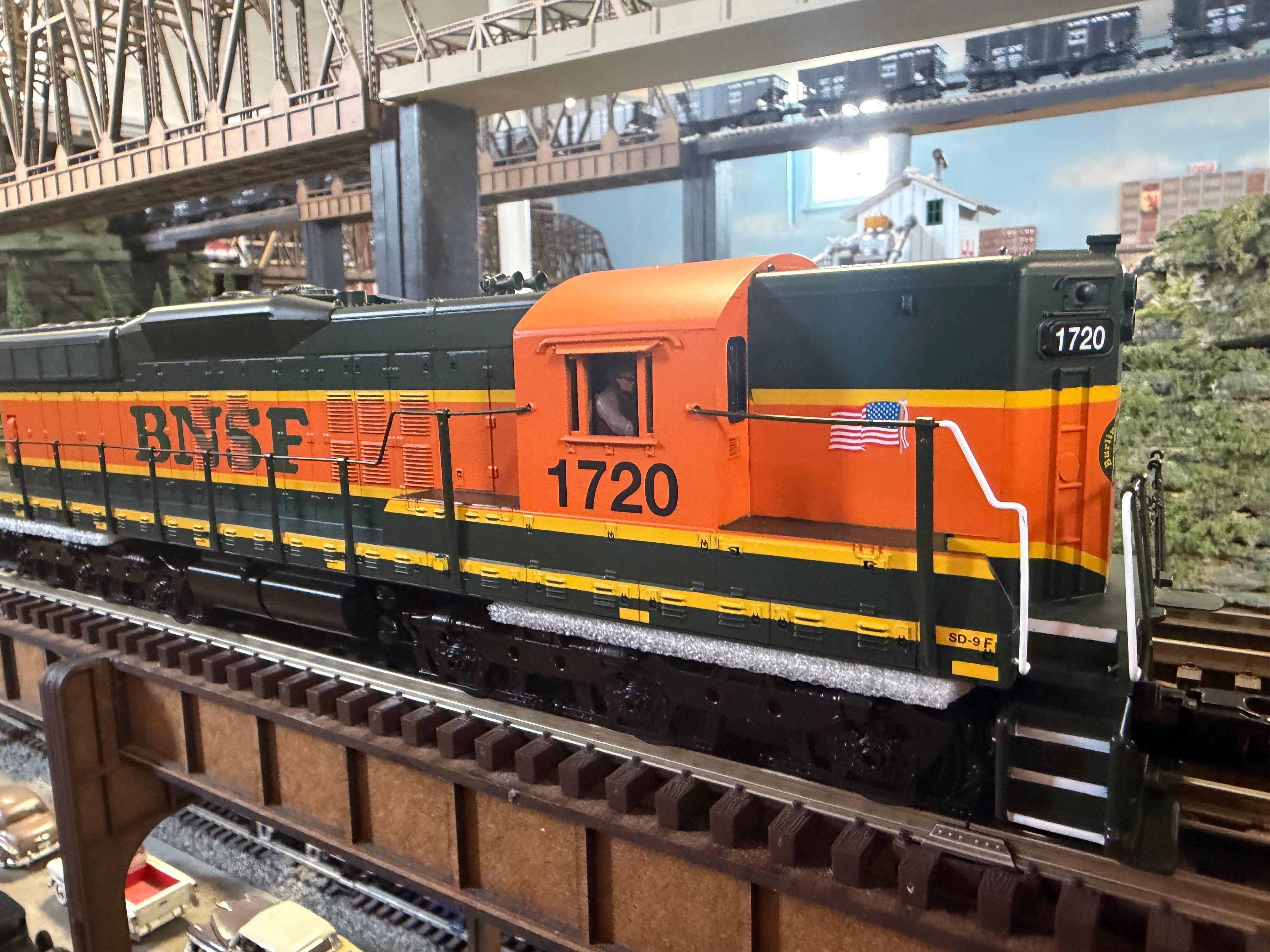 MTH 30-21354-1 - RailKing - SD9 Diesel Engine  "BNSF" #1722 w/ PS3
