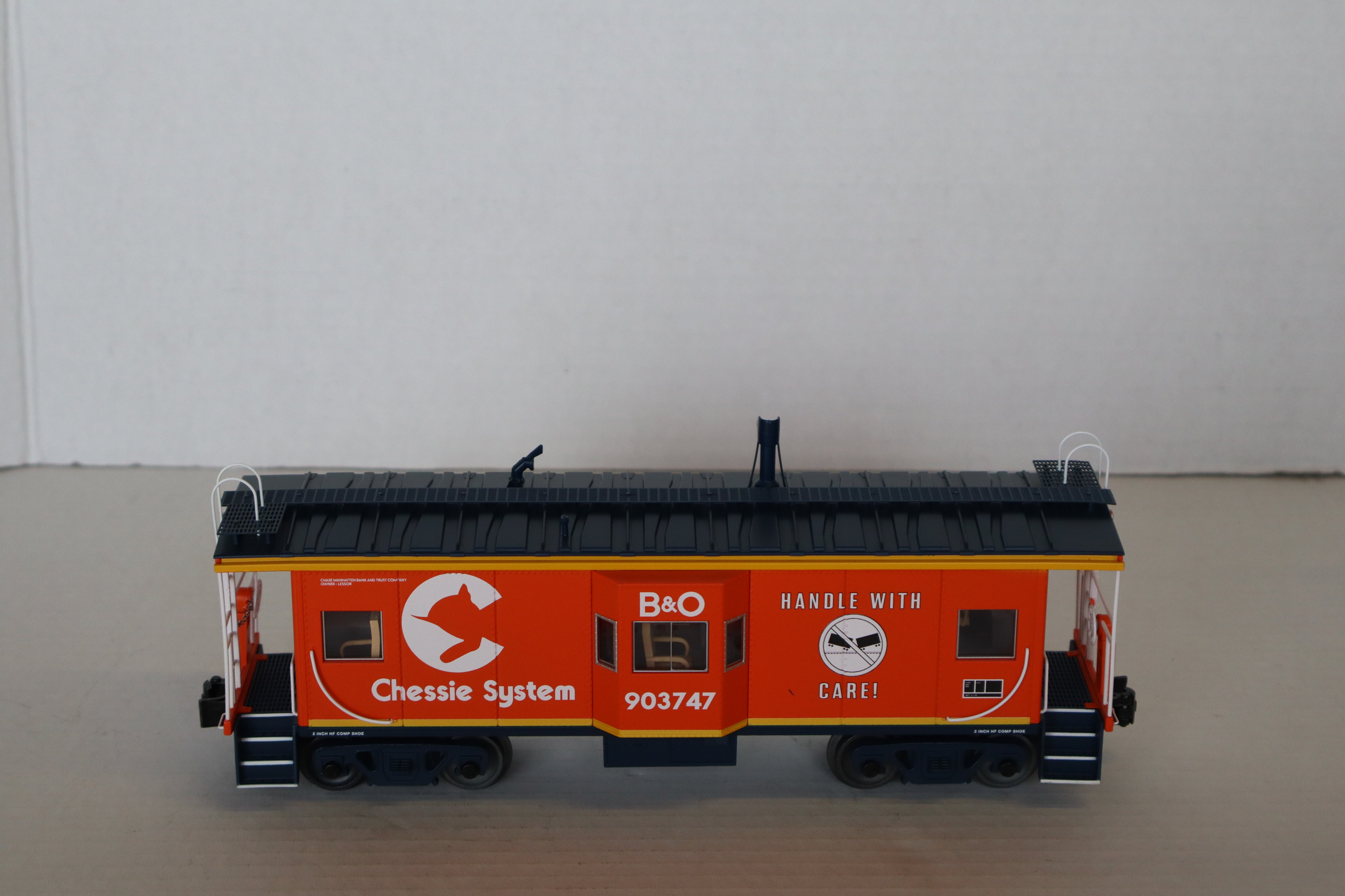 Lionel 2526710 Chessie Bay Window Caboose #903747-Second hand-M8172