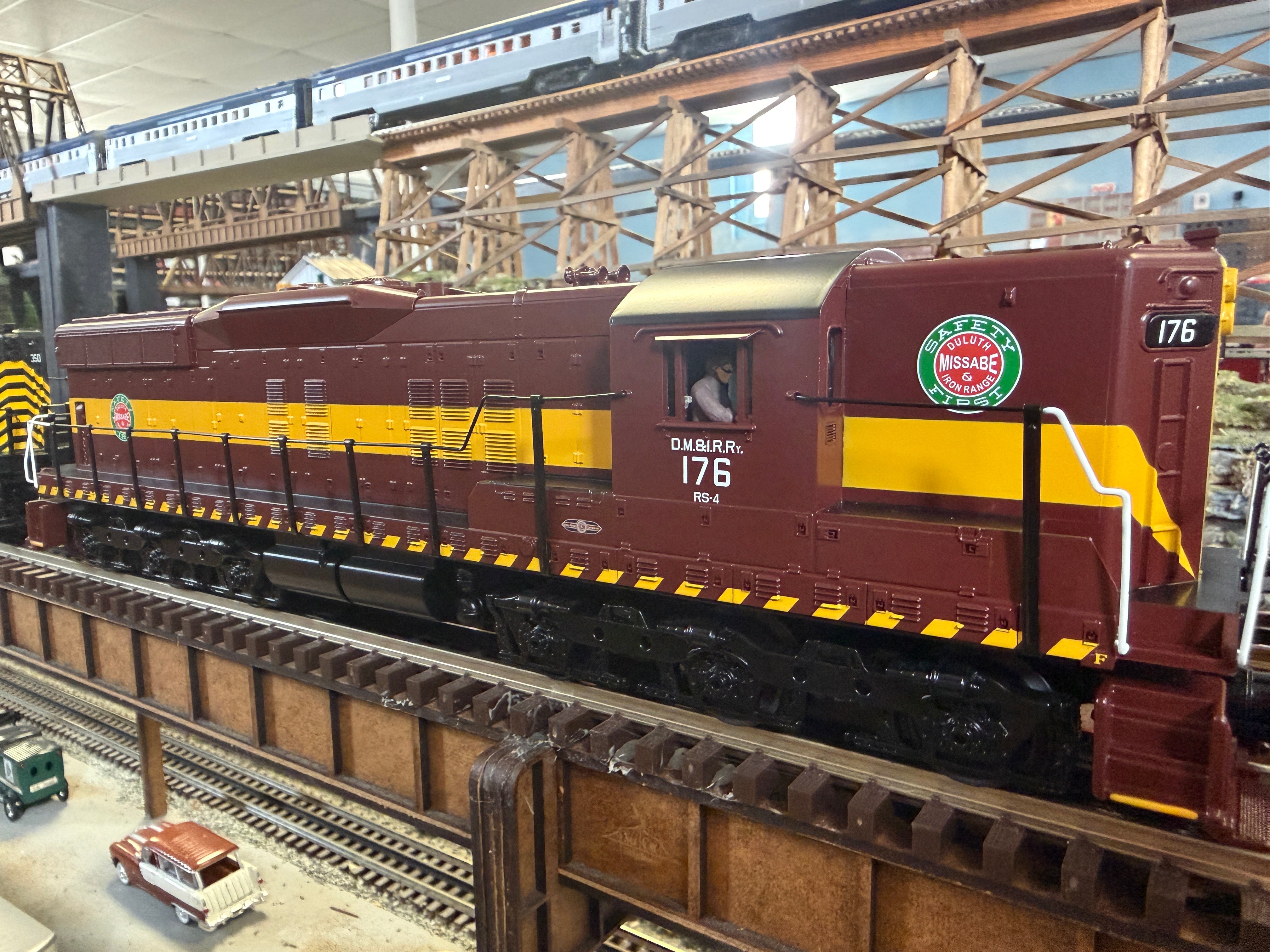 MTH 30-21348-1 - RailKing - SD9 Diesel Engine "Duluth, Missabe & Iron Range" #176 w/ PS3