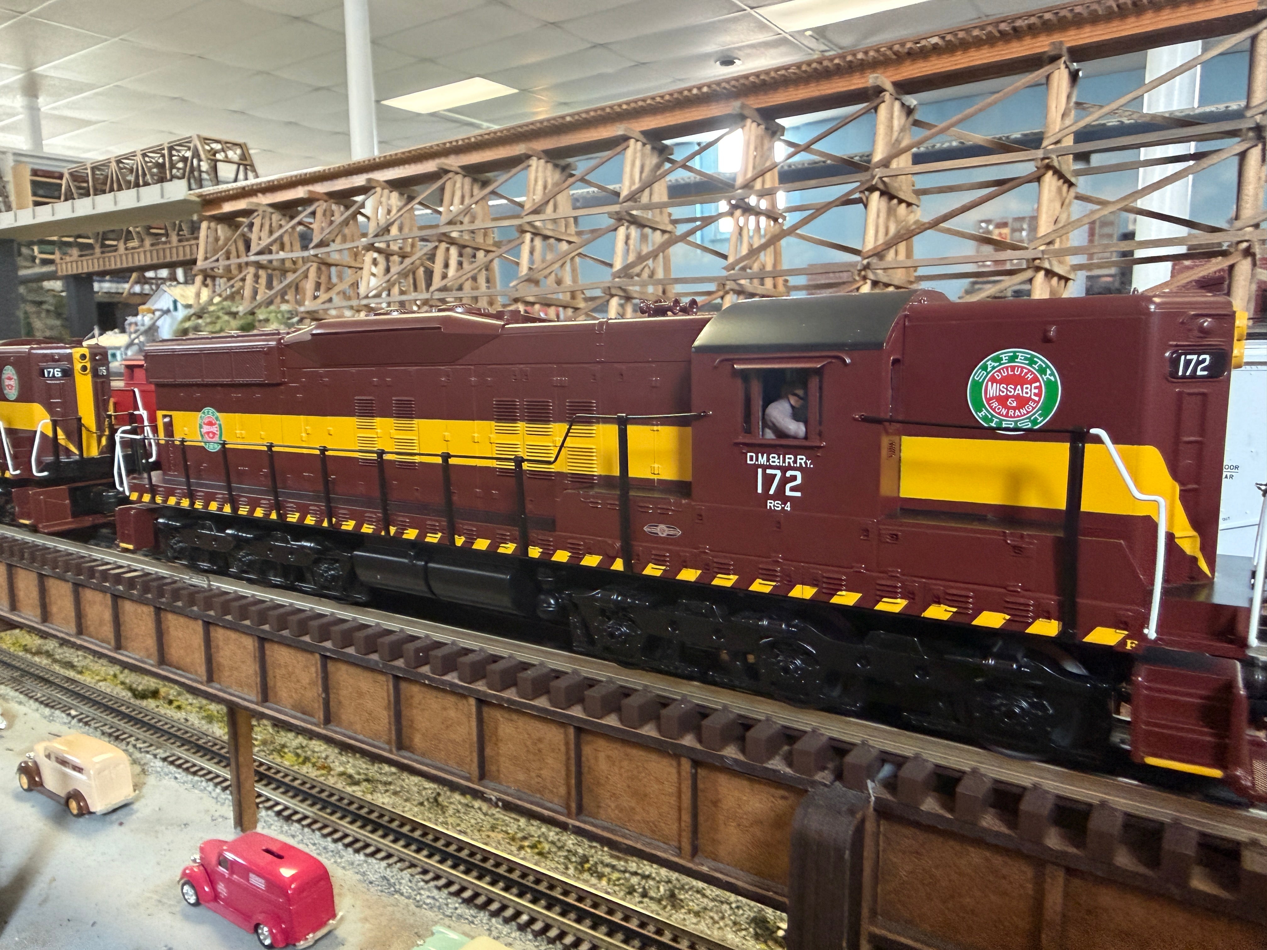 MTH 30-21347-1 - RailKing - SD9 Diesel Engine "Duluth, Missabe & Iron Range" #172 w/ PS3