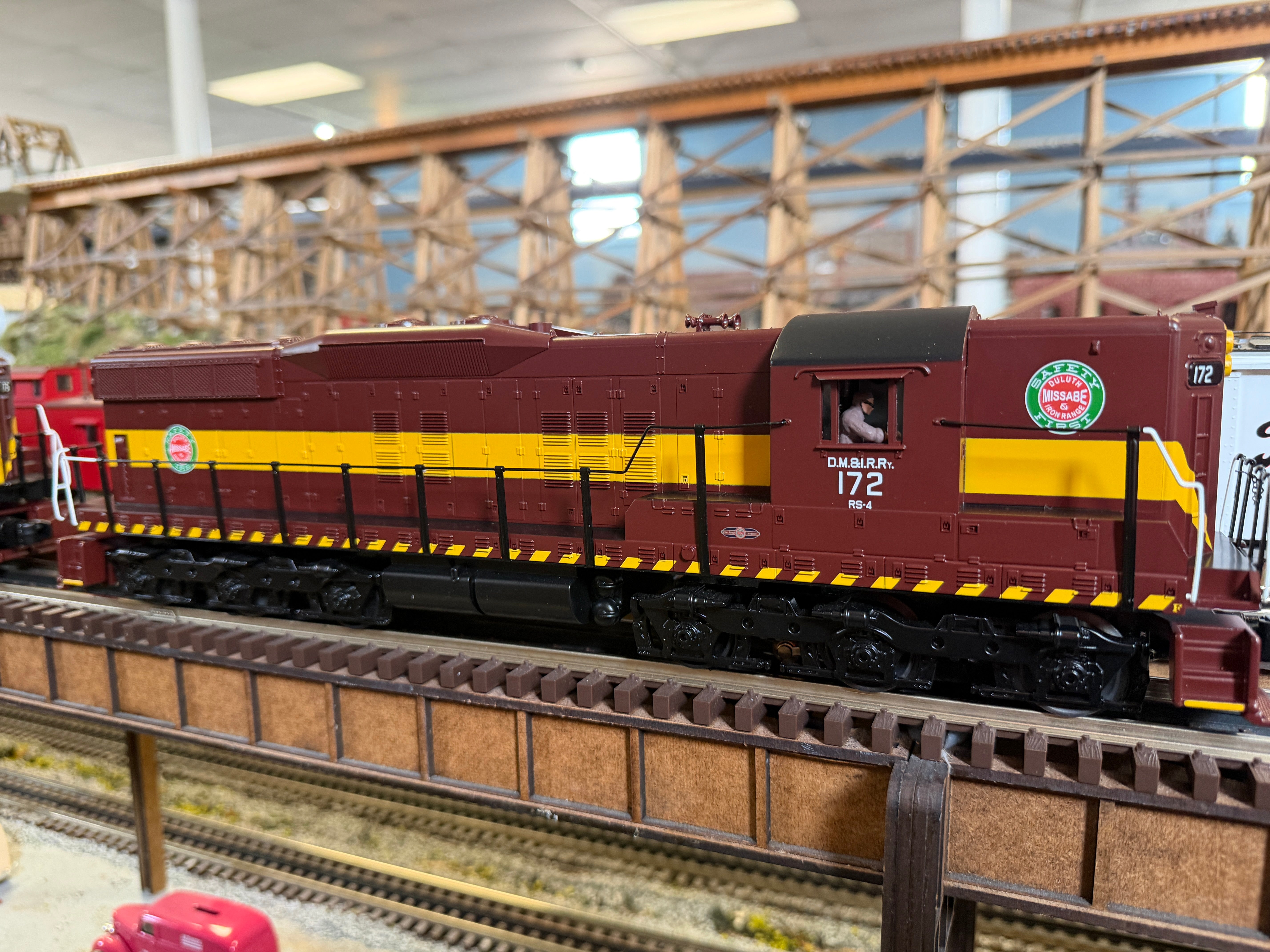MTH 30-21347-1 - RailKing - SD9 Diesel Engine "Duluth, Missabe & Iron Range" #172 w/ PS3