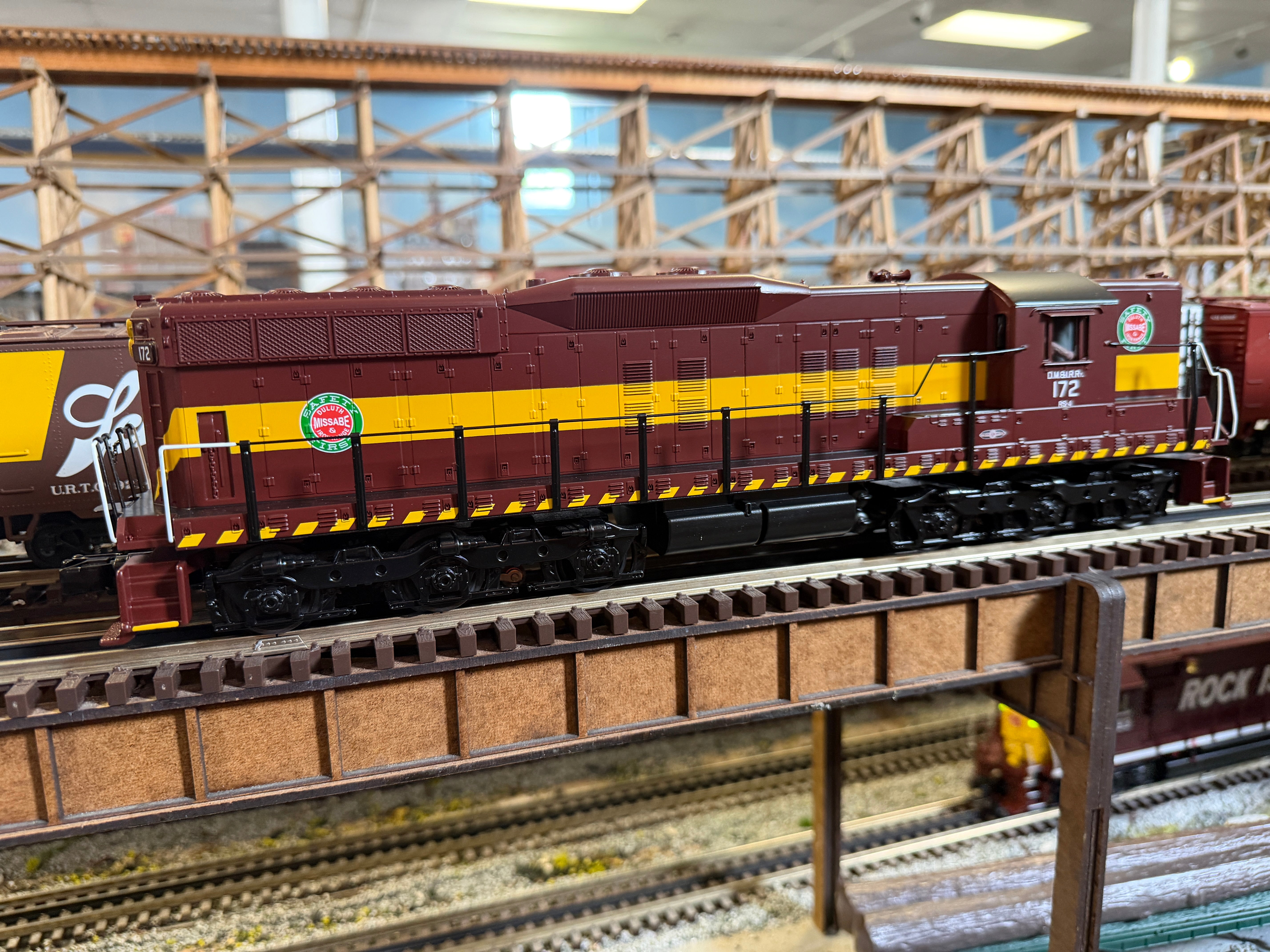 MTH 30-21347-1 - RailKing - SD9 Diesel Engine "Duluth, Missabe & Iron Range" #172 w/ PS3