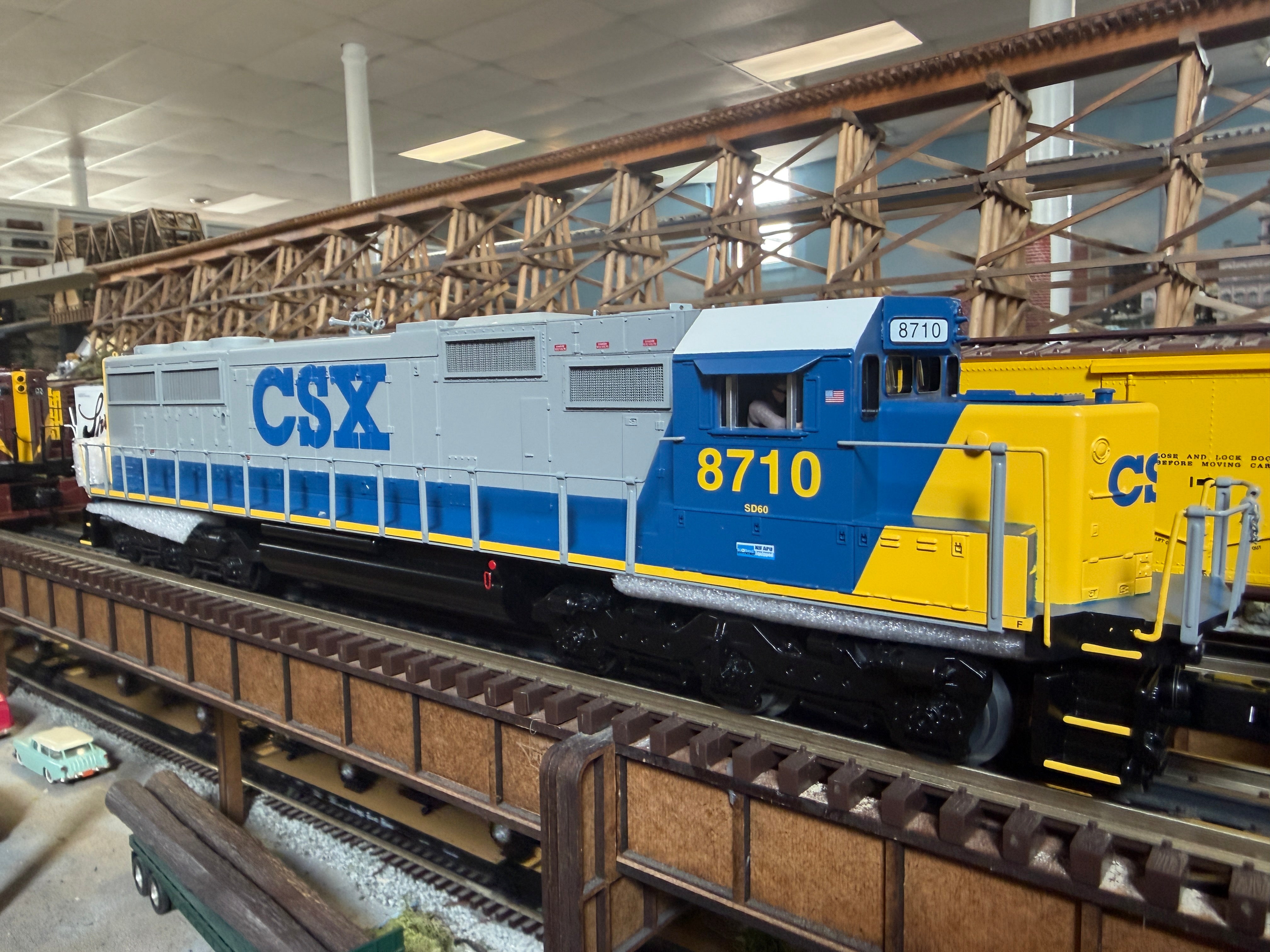 MTH 30-21336-1 - RailKing - SD60 Diesel Engine "CSX" #8710 w/ PS3