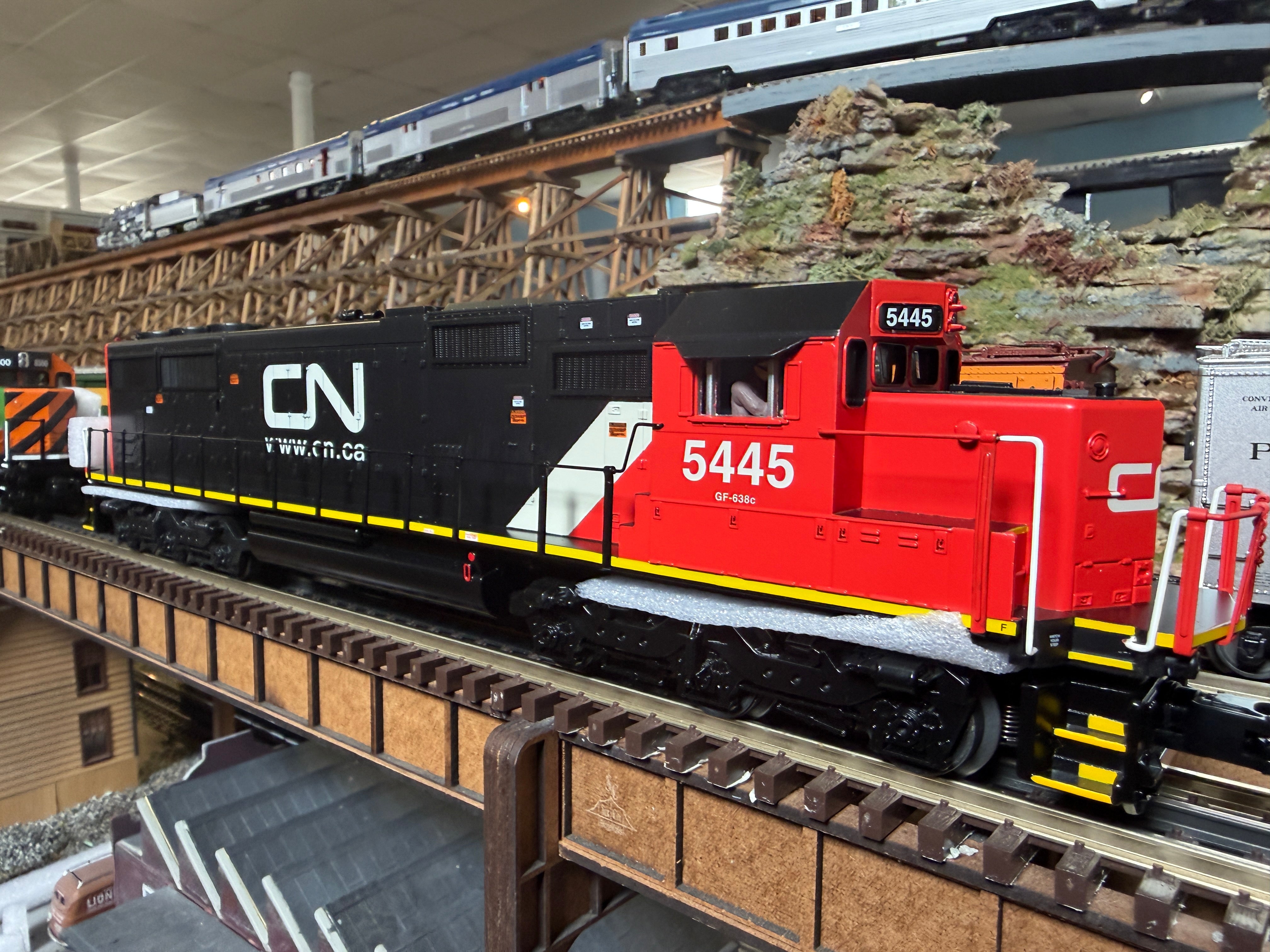MTH 30-21334-1 - RailKing - SD60 Diesel Engine "Canadian National" #5445 w/ PS3