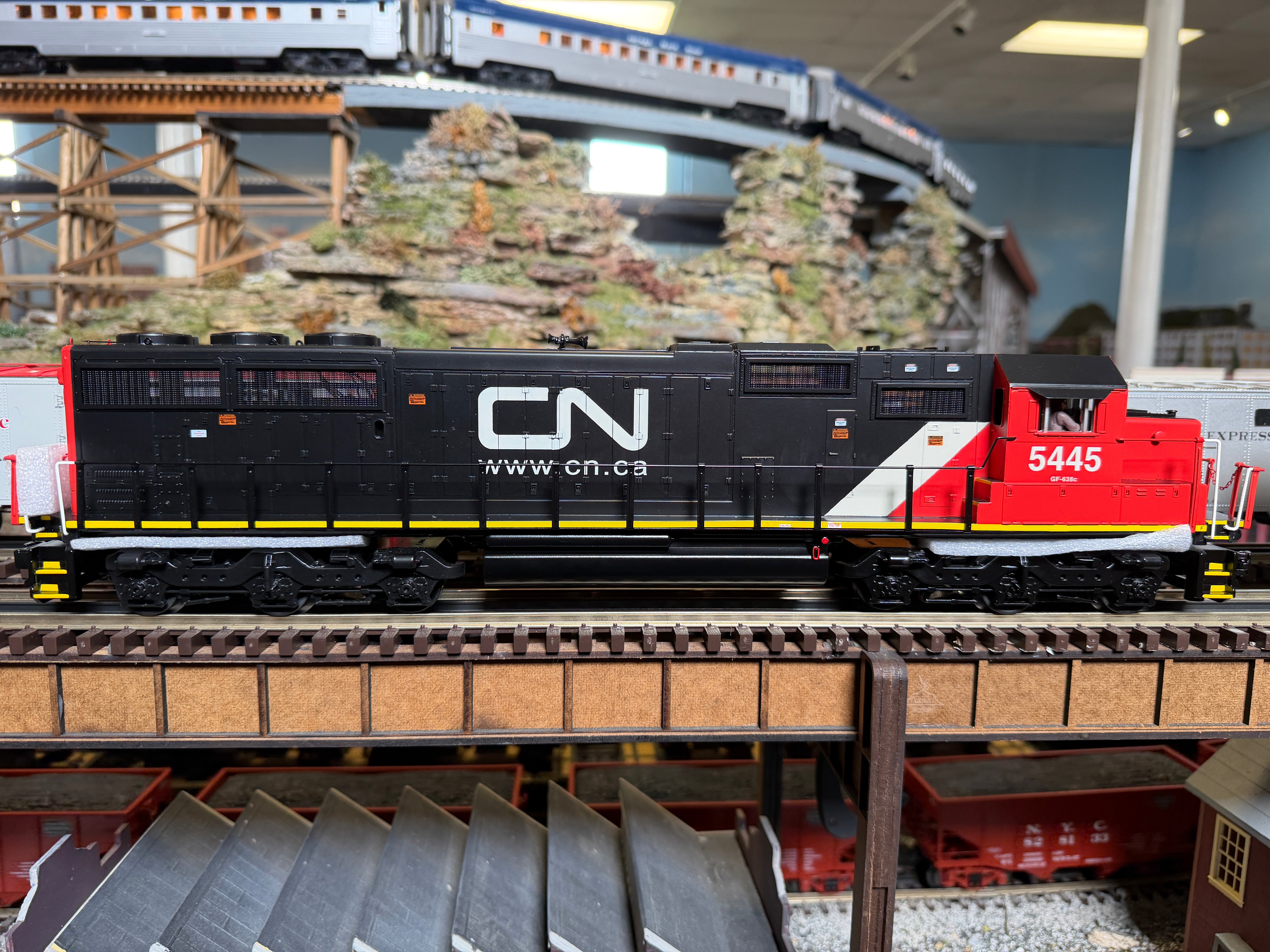 MTH 30-21334-1 - RailKing - SD60 Diesel Engine "Canadian National" #5445 w/ PS3