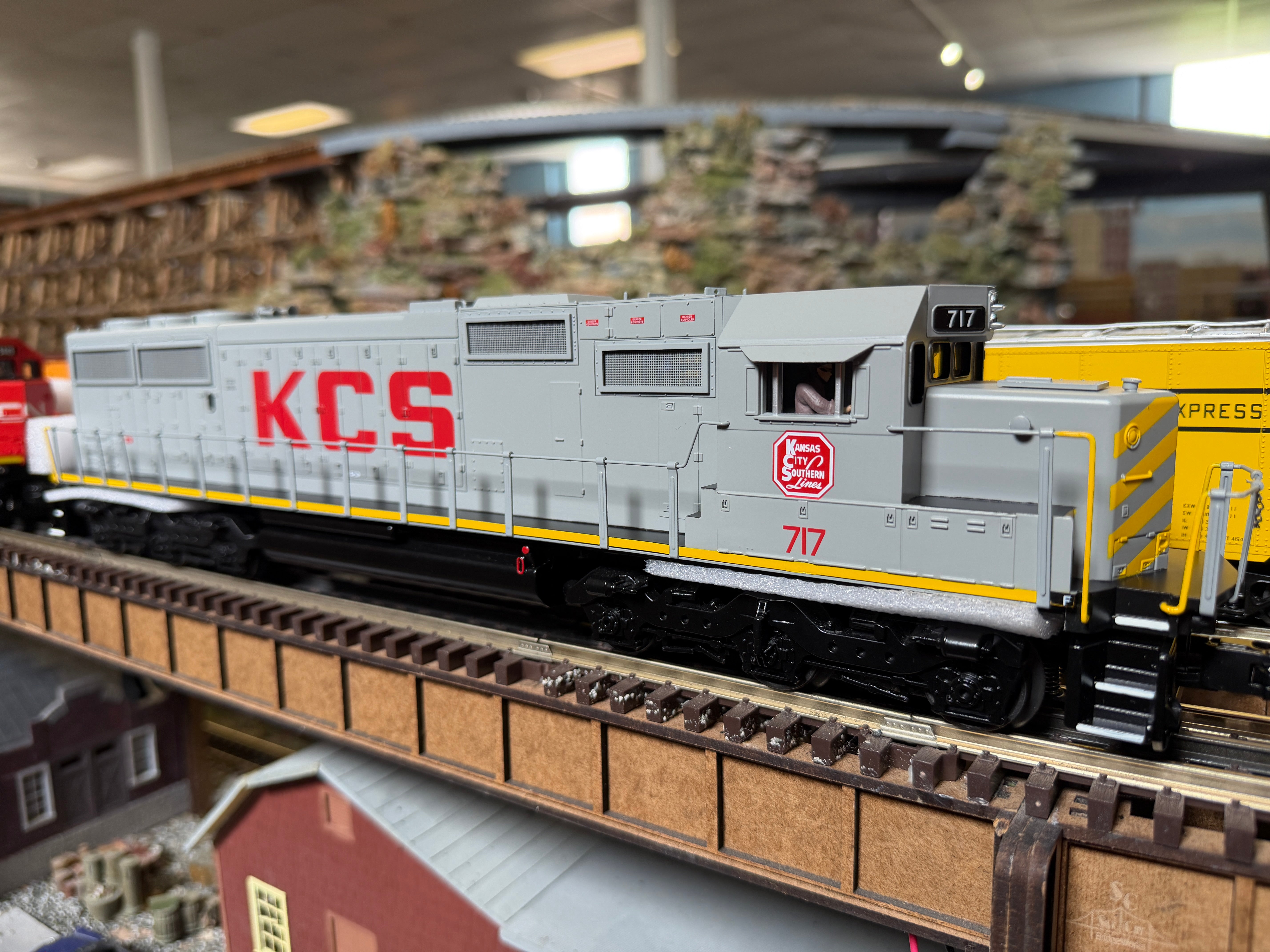 MTH 30-21343-1 - RailKing - SD60 Diesel Engine "Kansas City Southern" #743 w/ PS3