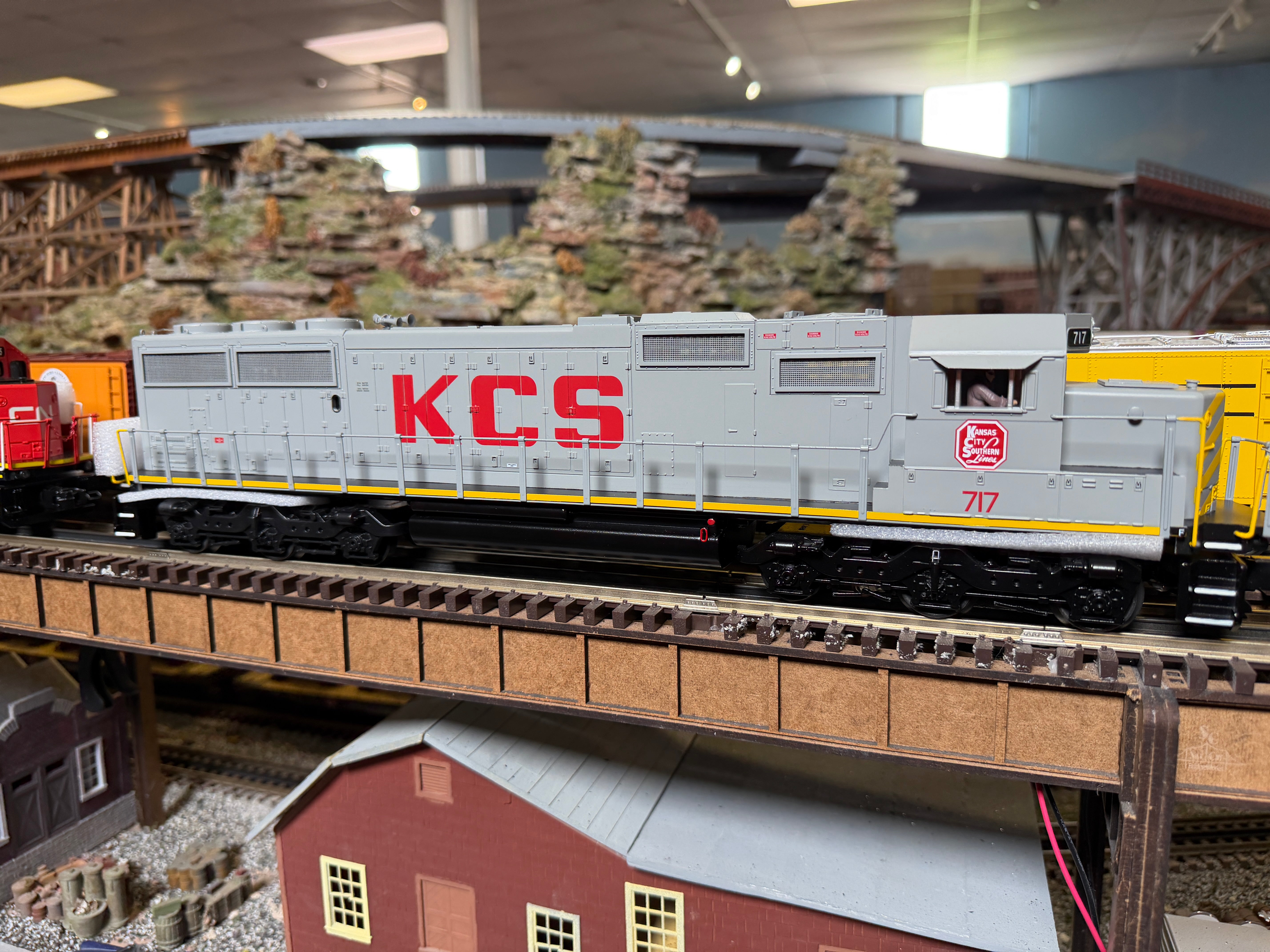 MTH 30-21343-1 - RailKing - SD60 Diesel Engine "Kansas City Southern" #743 w/ PS3