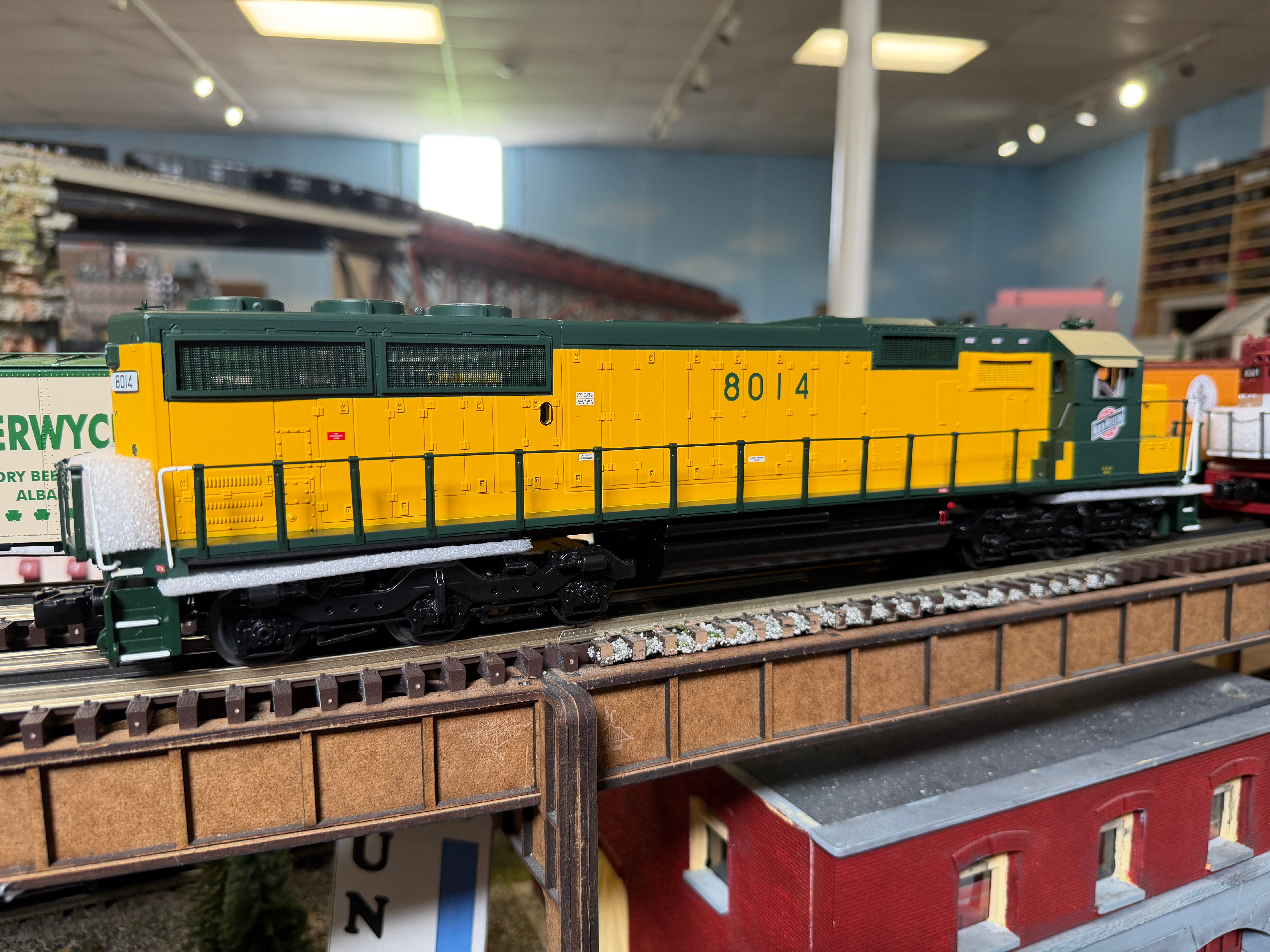 MTH 30-21339-1 - RailKing - SD60 Diesel Engine "Chicago & North Western" #8015 w/ PS3