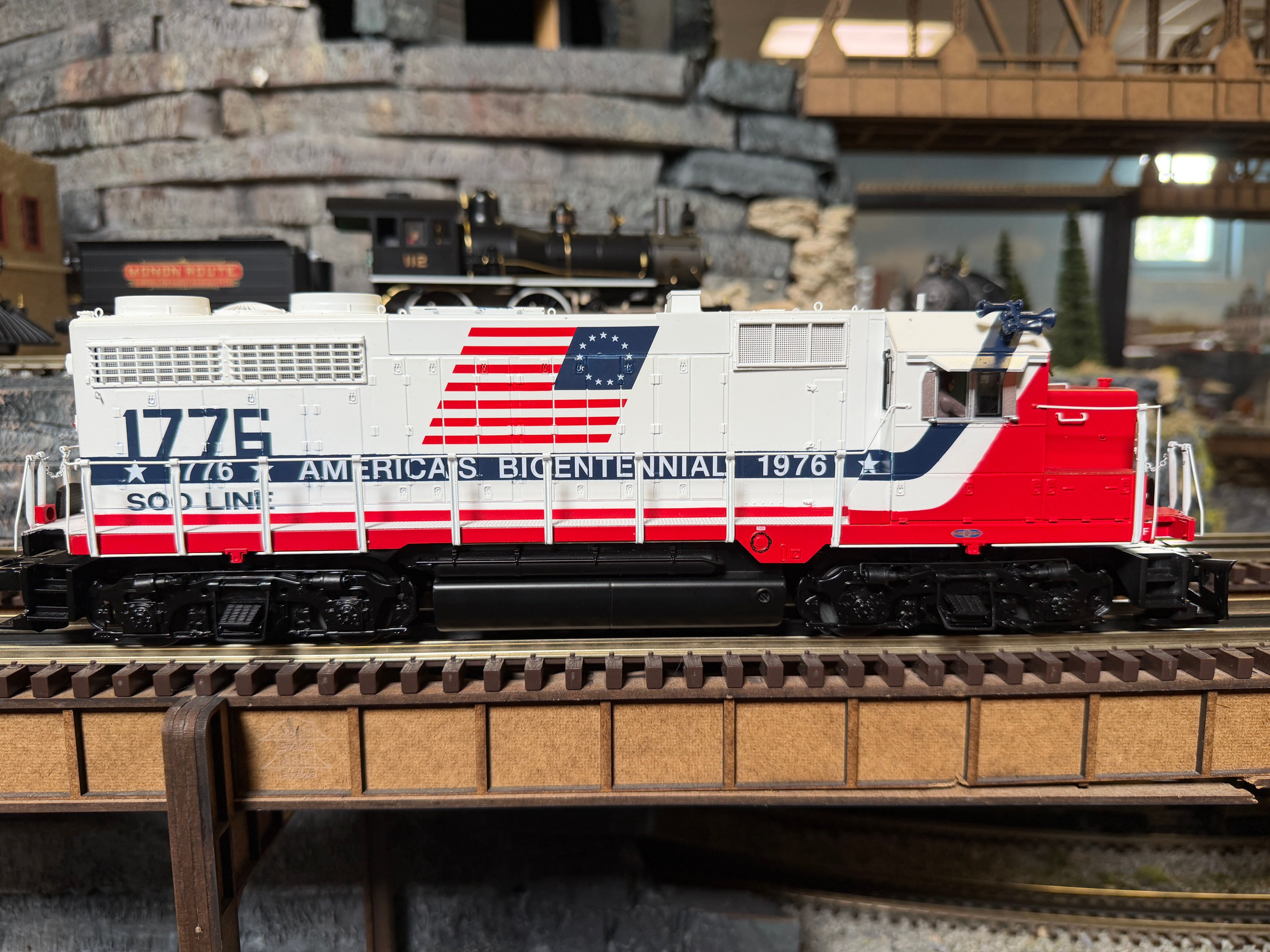 MTH 20-22109-1 - Premier - GP-35 Low Hood Diesel Engine "SOO Line" #1776 w/ PS3 (Bi-Centennial) - Custom Run for MrMuffin'sTrains