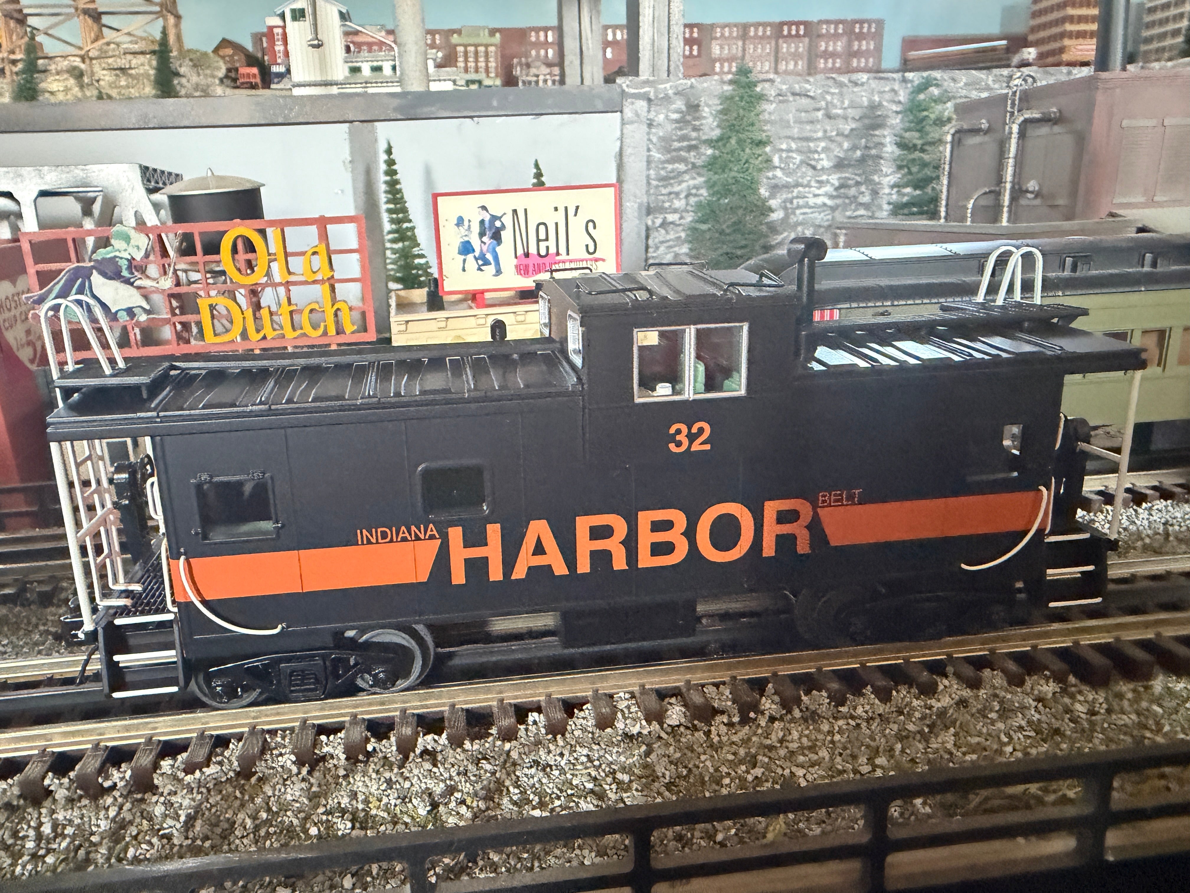 MTH 20-91841 - Premier - Extended Vision Caboose "Indiana Harbor Belt" #32 - Custom Run for MrMuffin'sTrains