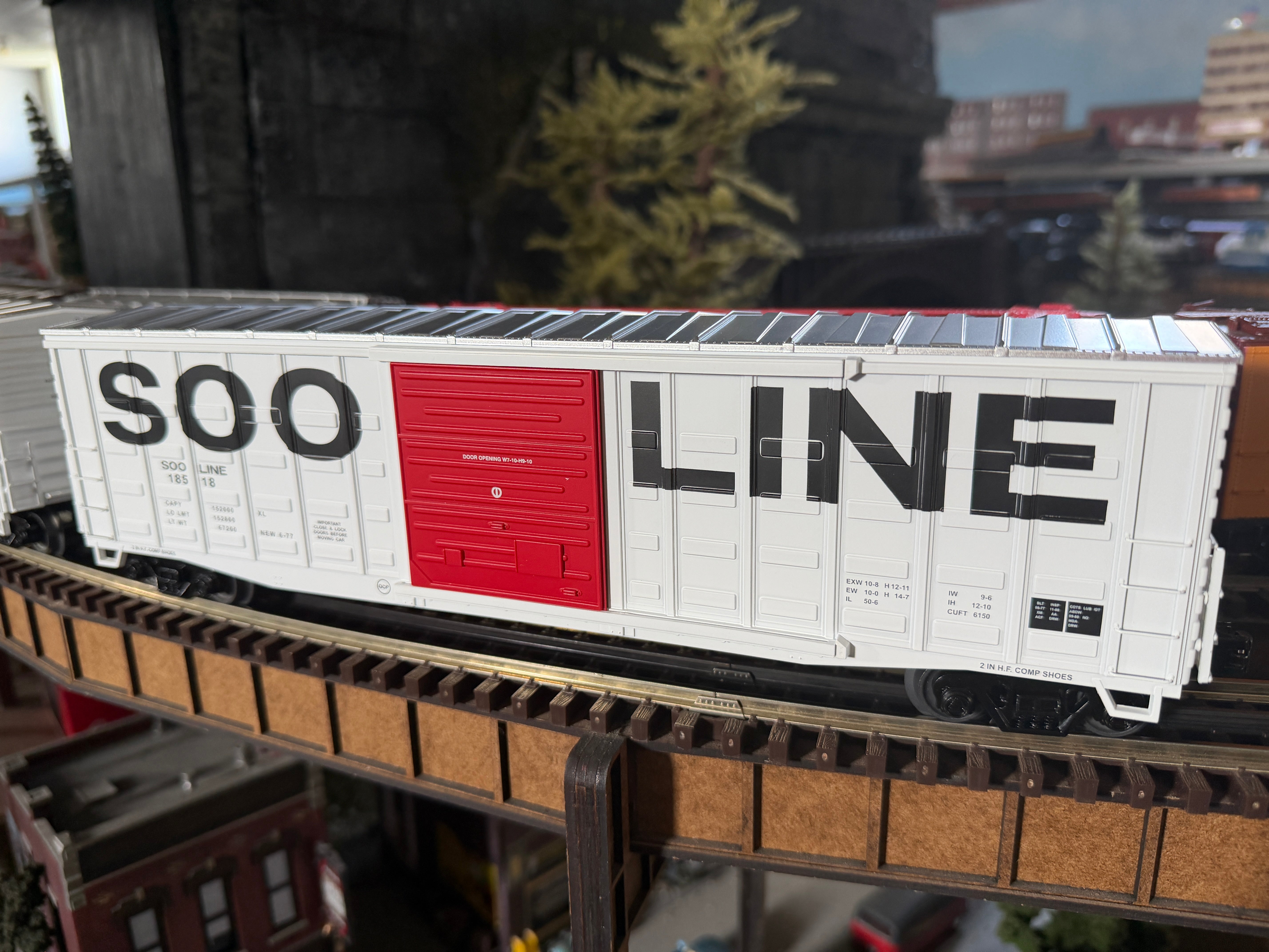 MTH 20-99494 - Premier - 50’ Waffle Box Car "SOO Line" #18518 - Custom Run for MrMuffin'sTrains