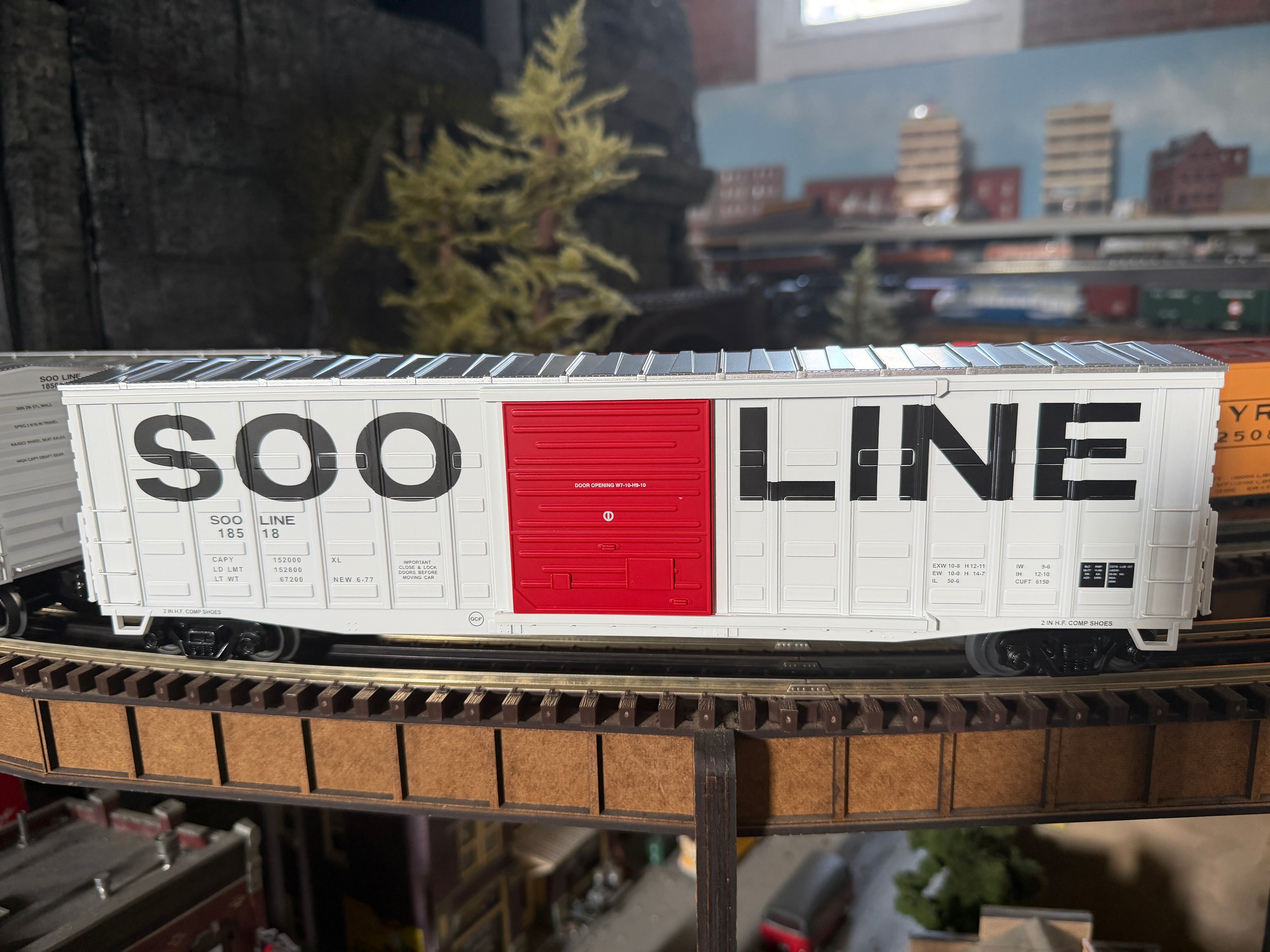 MTH 20-99494 - Premier - 50’ Waffle Box Car "SOO Line" #18518 - Custom Run for MrMuffin'sTrains
