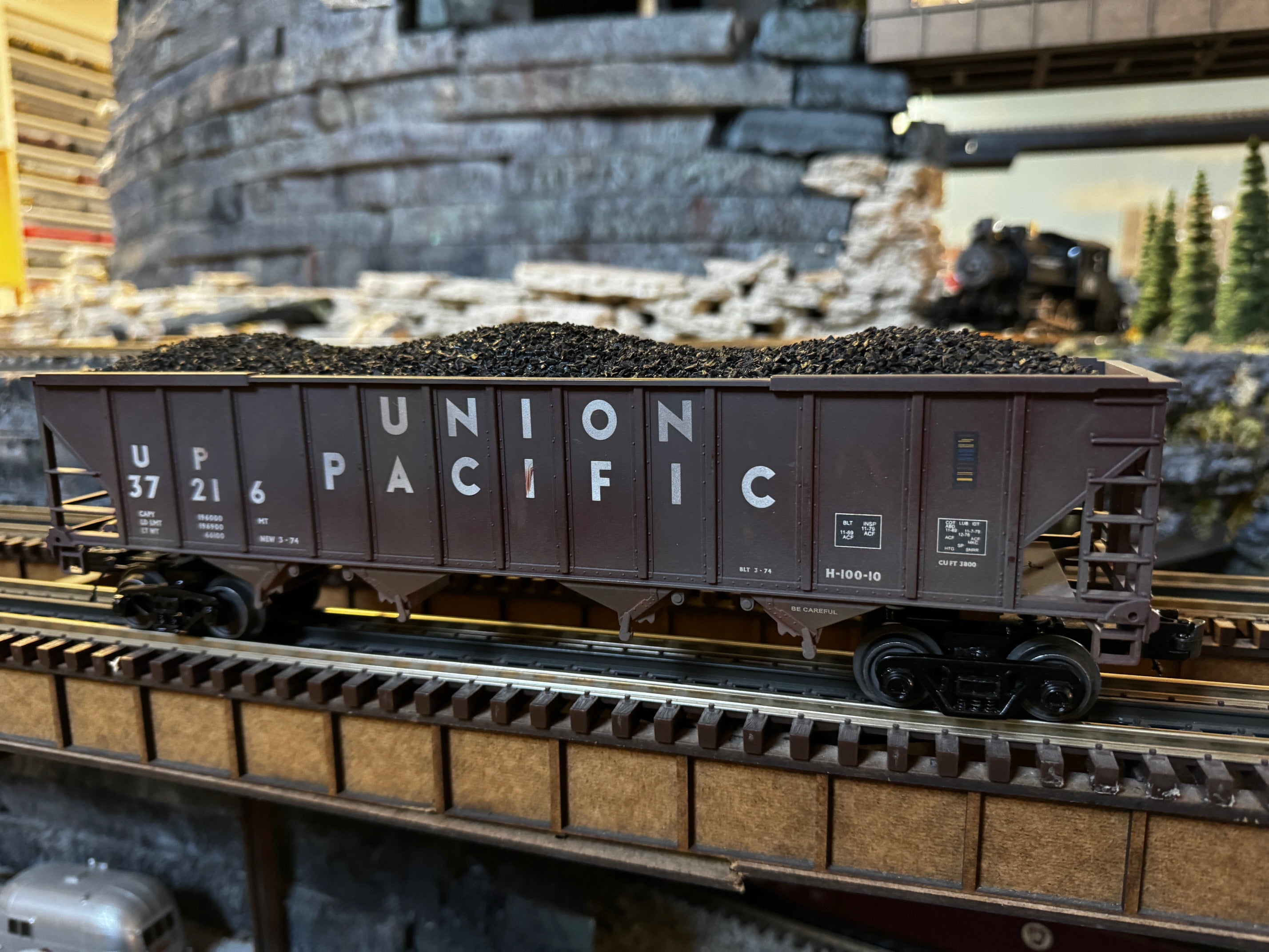 MTH 20-97403 Union Pacific 4 Bay Hopper with Coal Load-Second hand-M2094