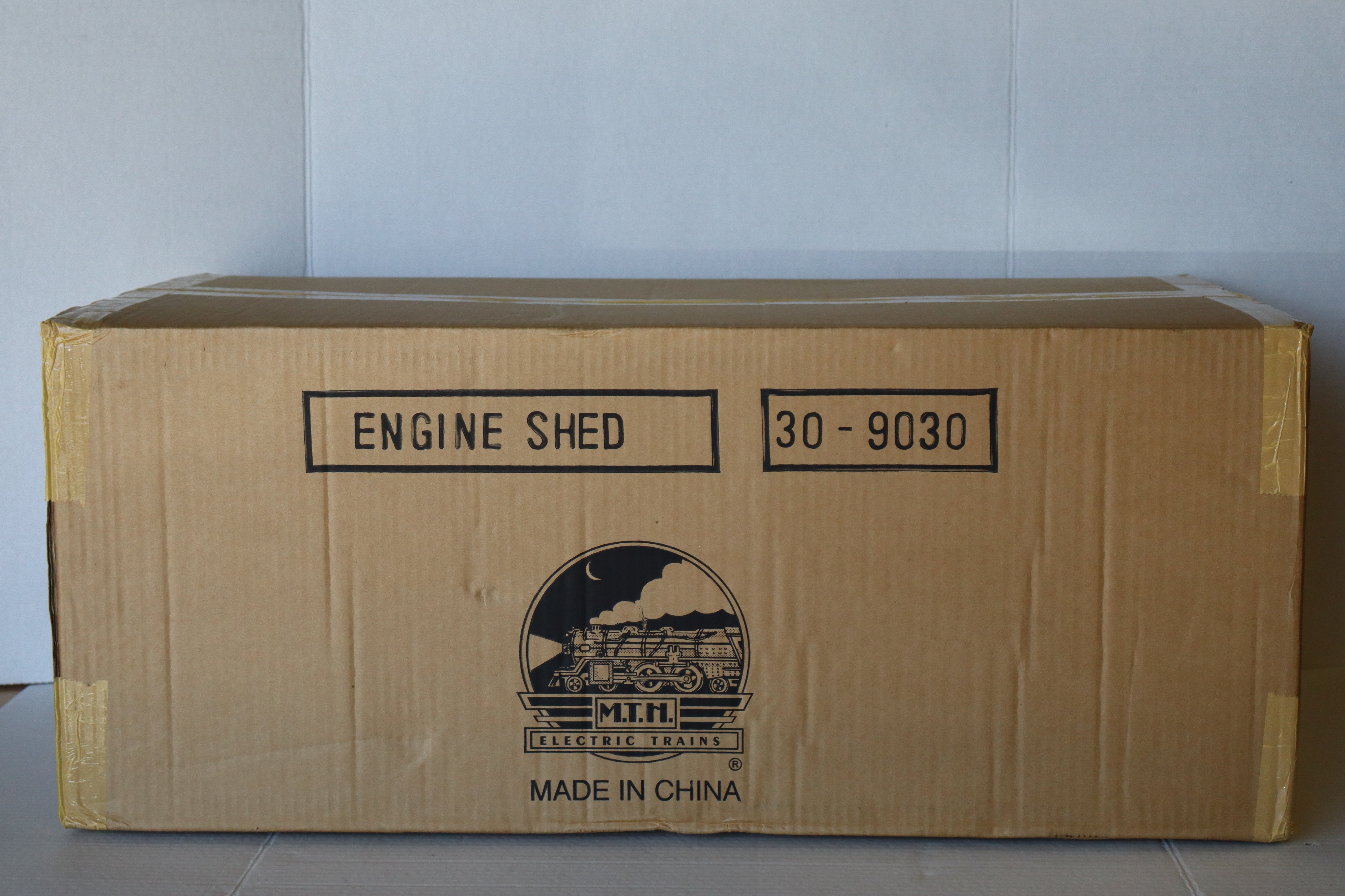 Rail King 30-9030 Engine Shed Red w/ Gray Roof-Second hand-M8190
