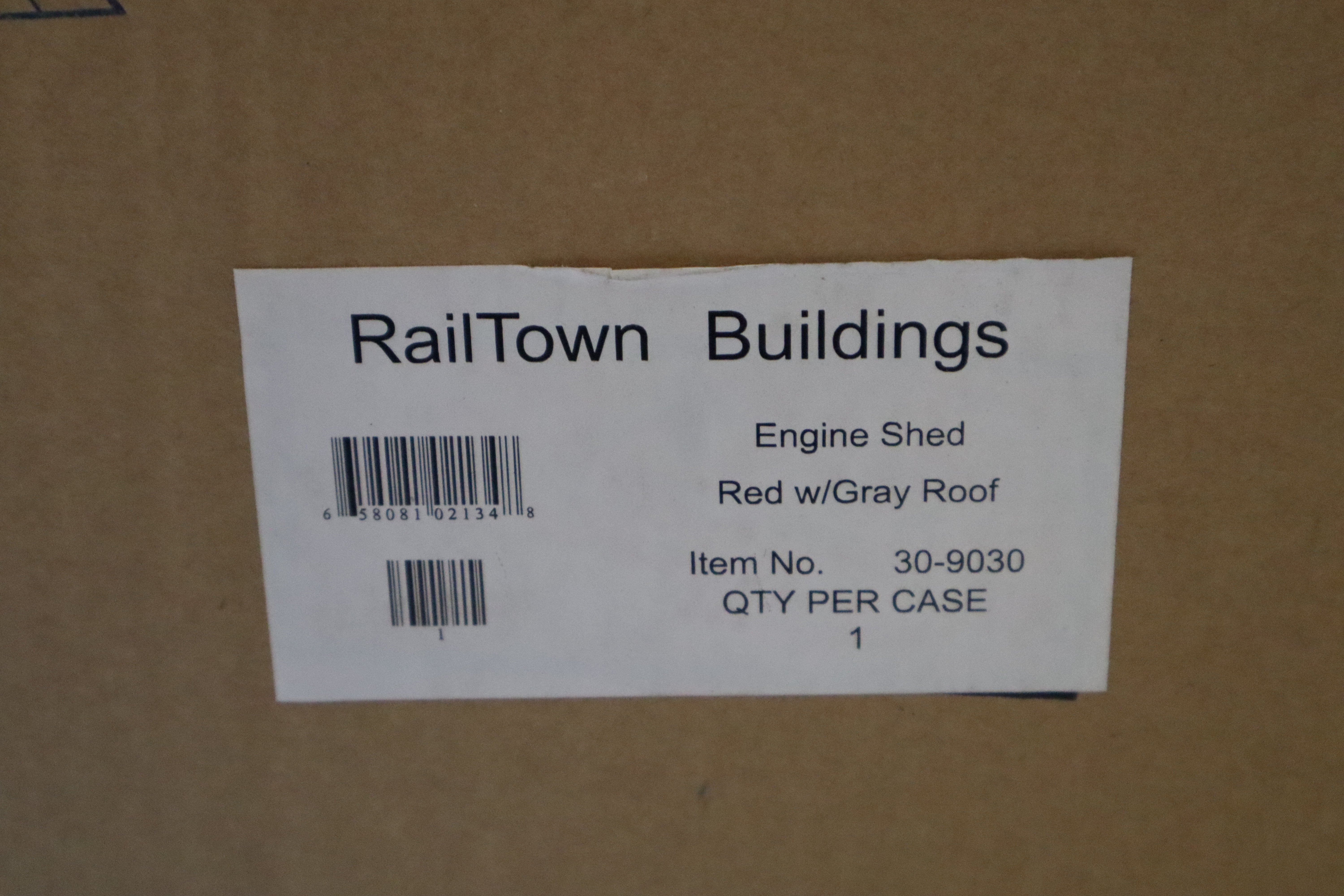 Rail King 30-9030 Engine Shed Red w/ Gray Roof-Second hand-M8190