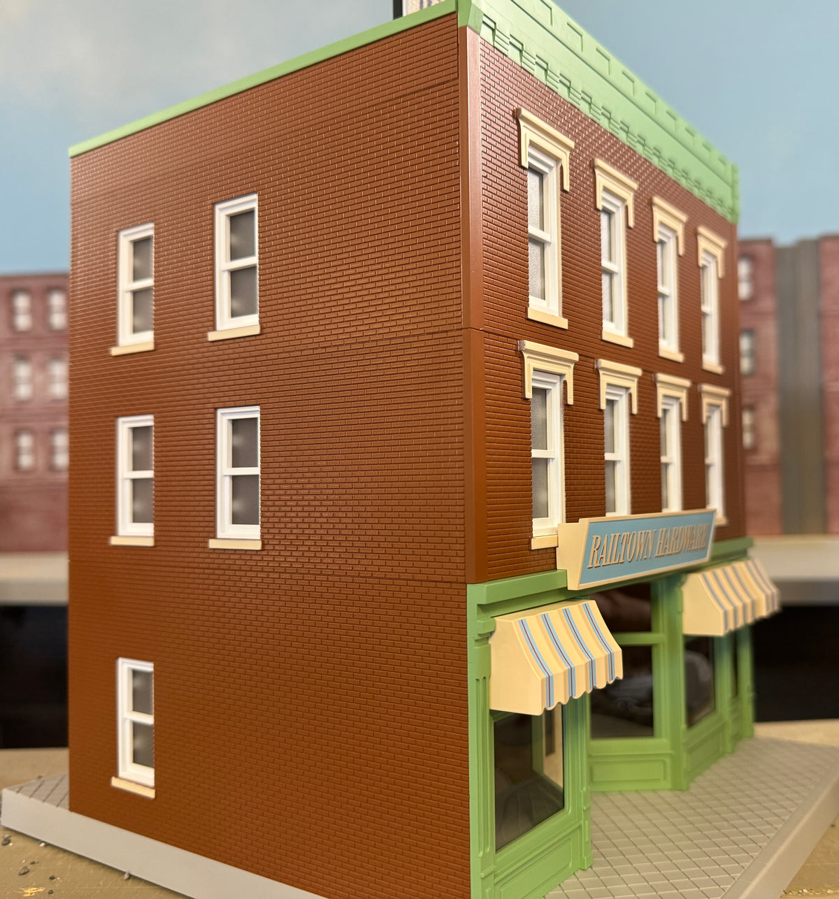 MTH 30-90658 - 3-Story City Building 1 "Railtown Hardware" - MrMuffin'sTrains