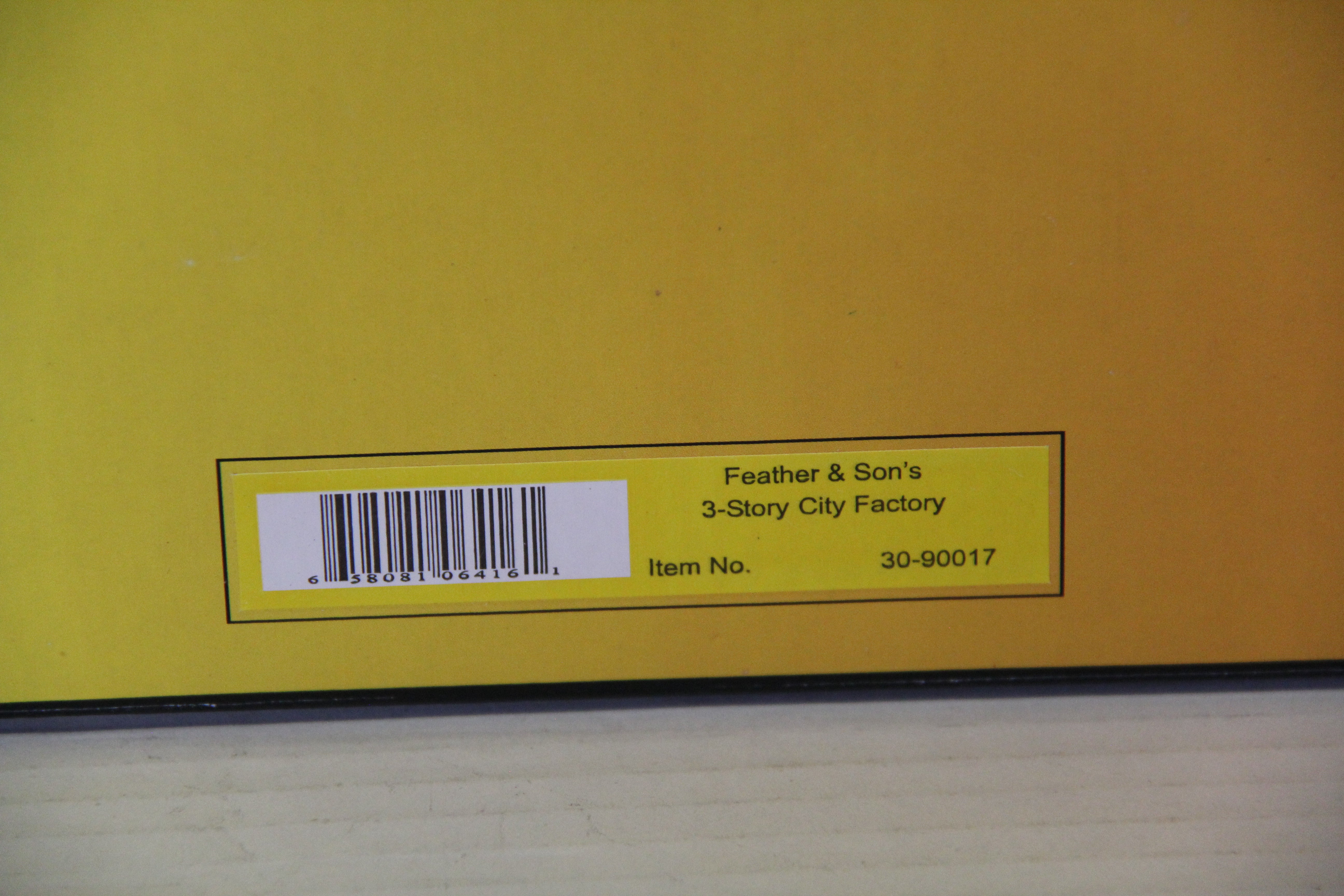 Rail King 30-90017 Feather & Son's 3 Story City Factory-Second hand-M6910