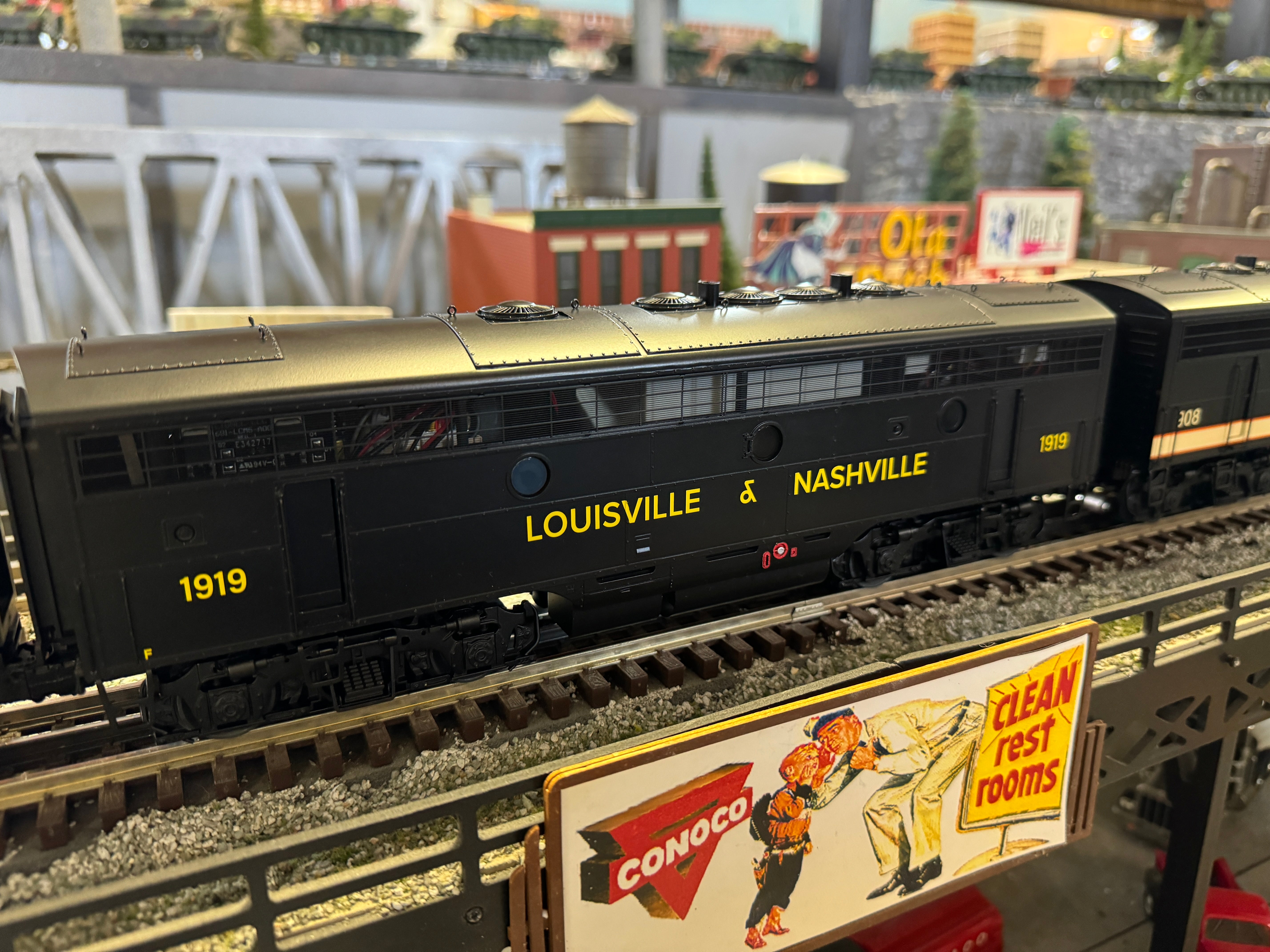 Lionel 2433930 - Legacy F7 ABA Set "Louisville & Nashville" #801/908/1919 - Custom Run for MrMuffin'sTrains