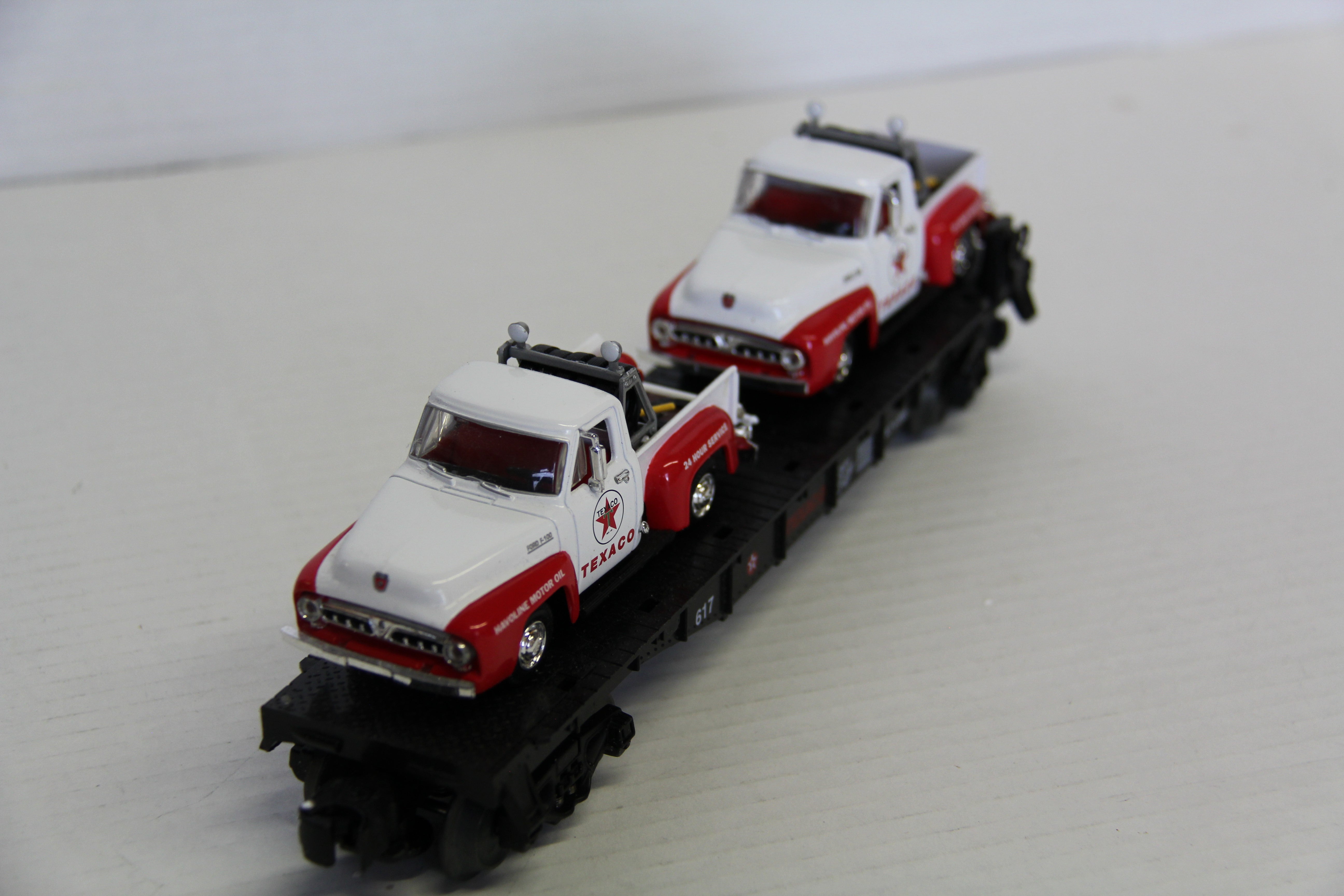 Geller Toy Trains Texaco Die-Cast Flat Car (2) Texaco Tow Trucks-Second hand-M6915