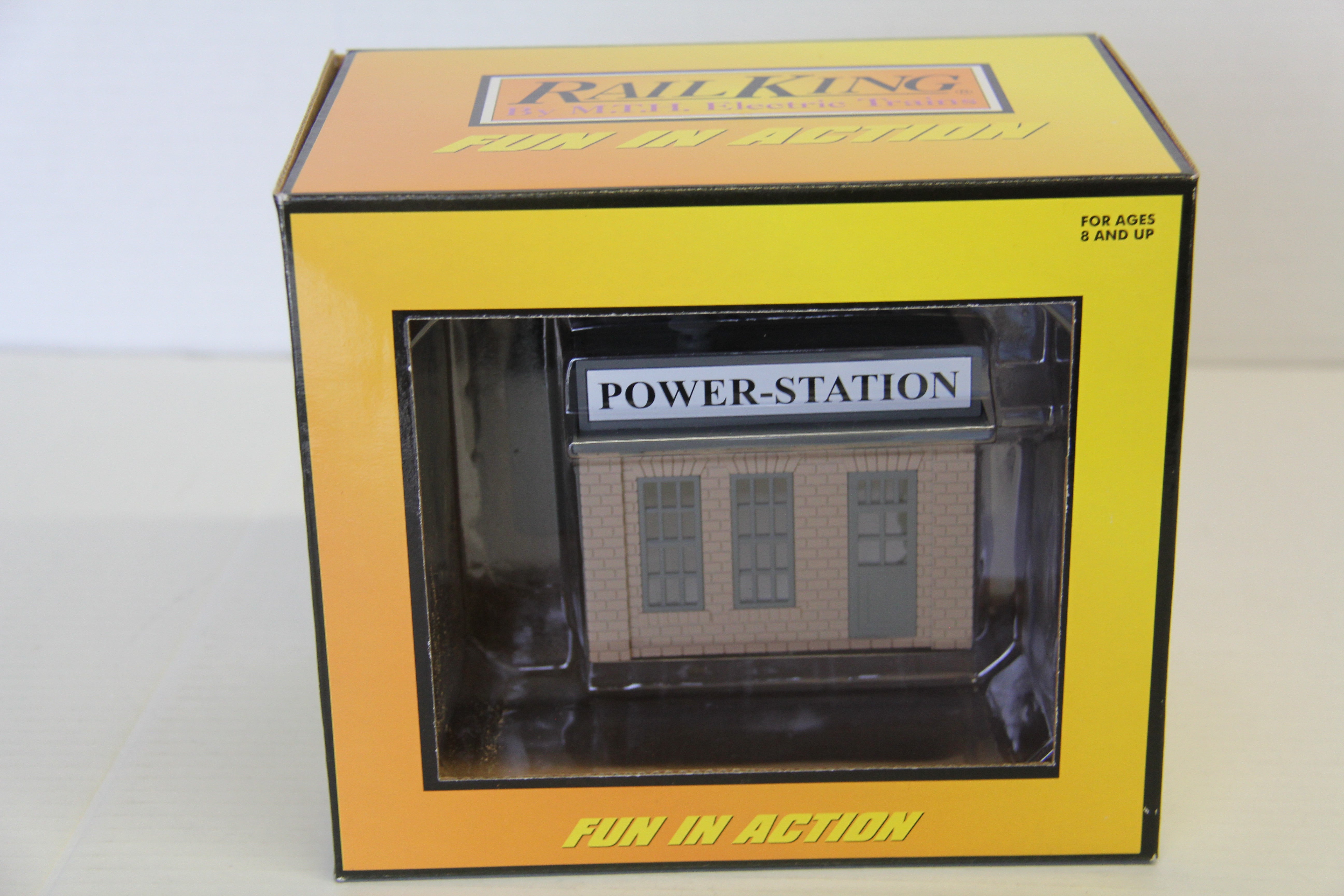 Rail King 30-90003 Power Station Cream & Dark Gray-Second hand-M6919