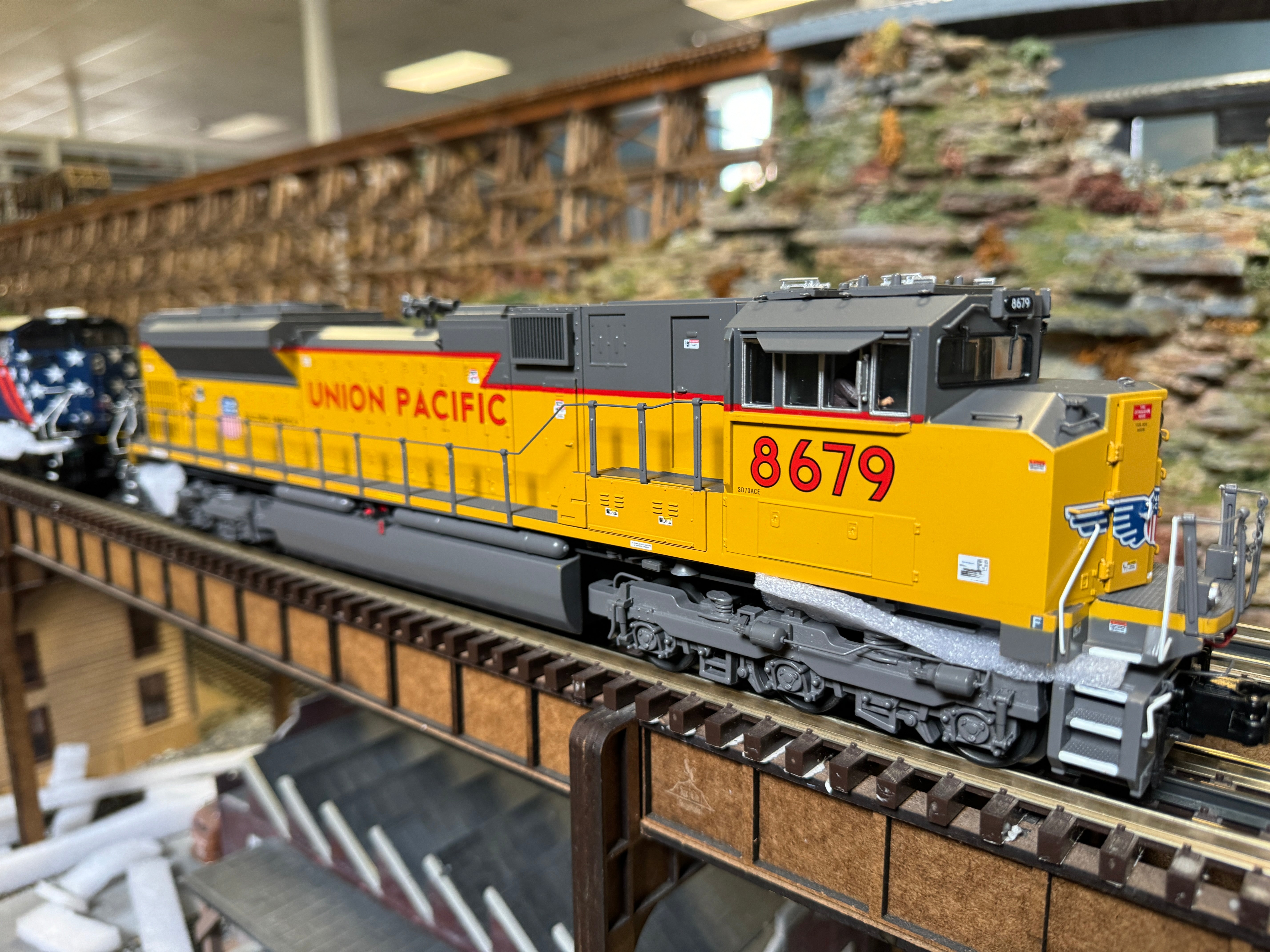 Atlas O 30138149 - Premier - SD70ACe Diesel Locomotive "Union Pacific" #8679 PTC w/ PS3 (No Flag)