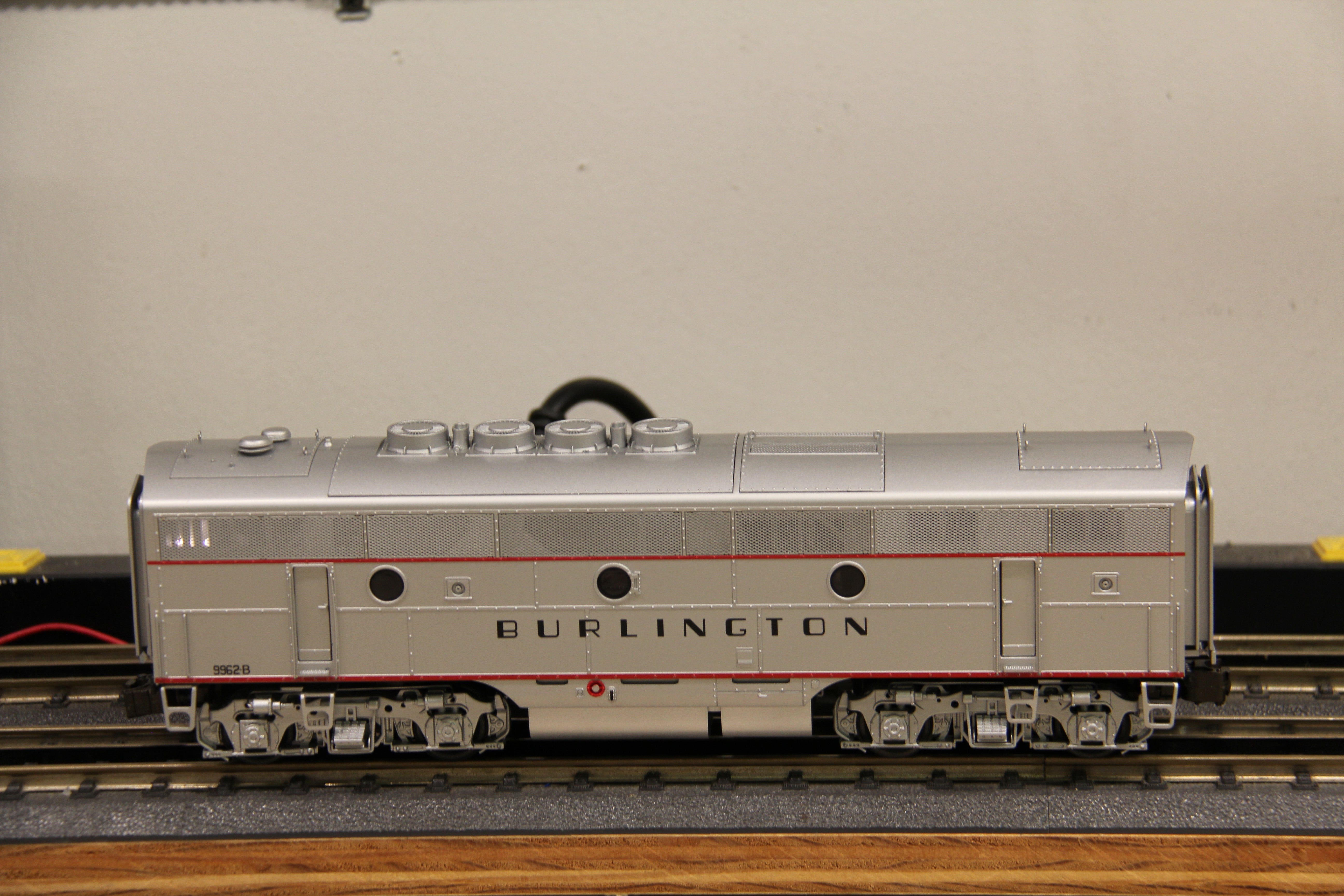 Lionel 6-38700 CB & Q F3 B Unit Locomotive Powered and 6-38701 Non-Powered-Second hand-M6858